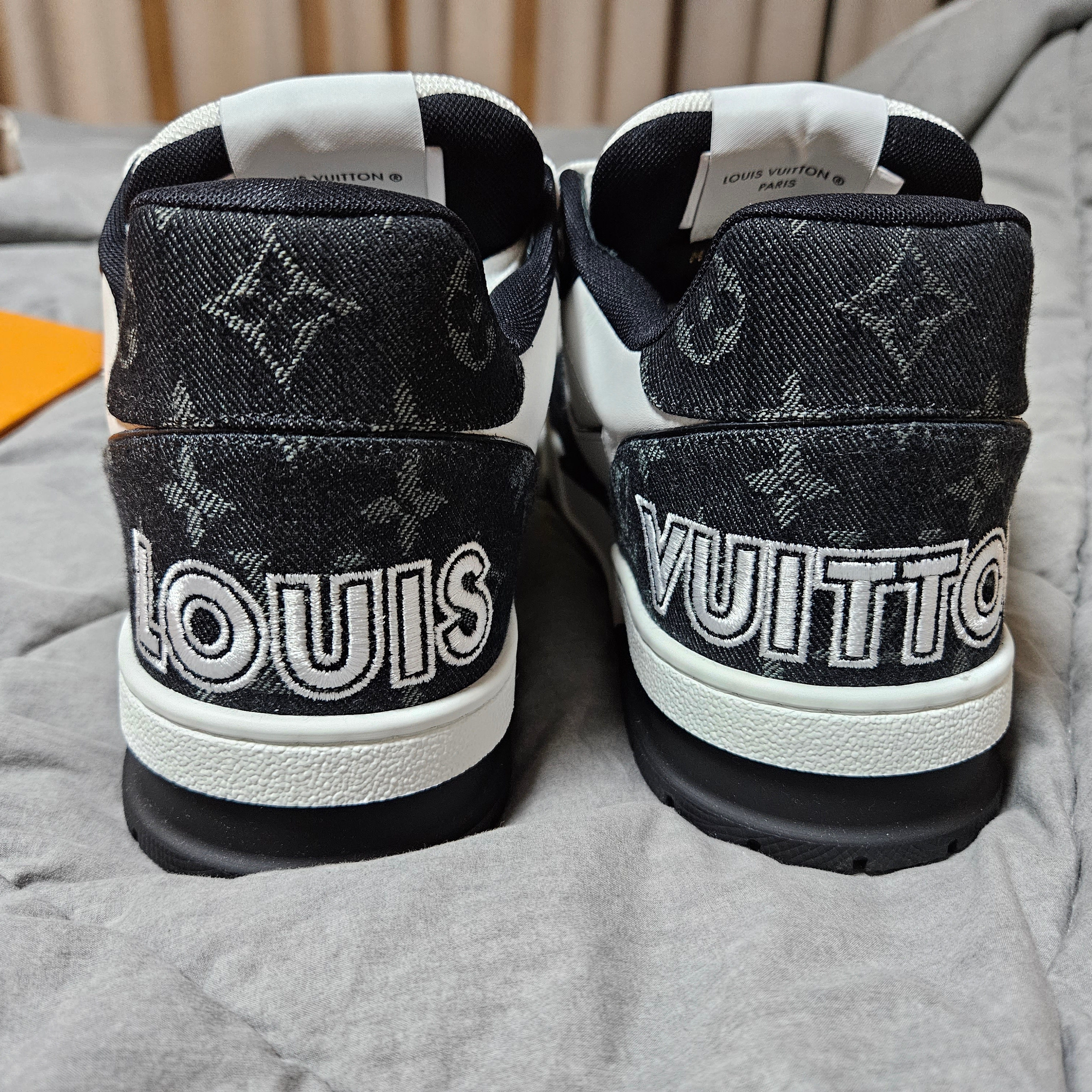 Louis Vuitton LV Trainer Sneakers Black 착용 스타일 - 2