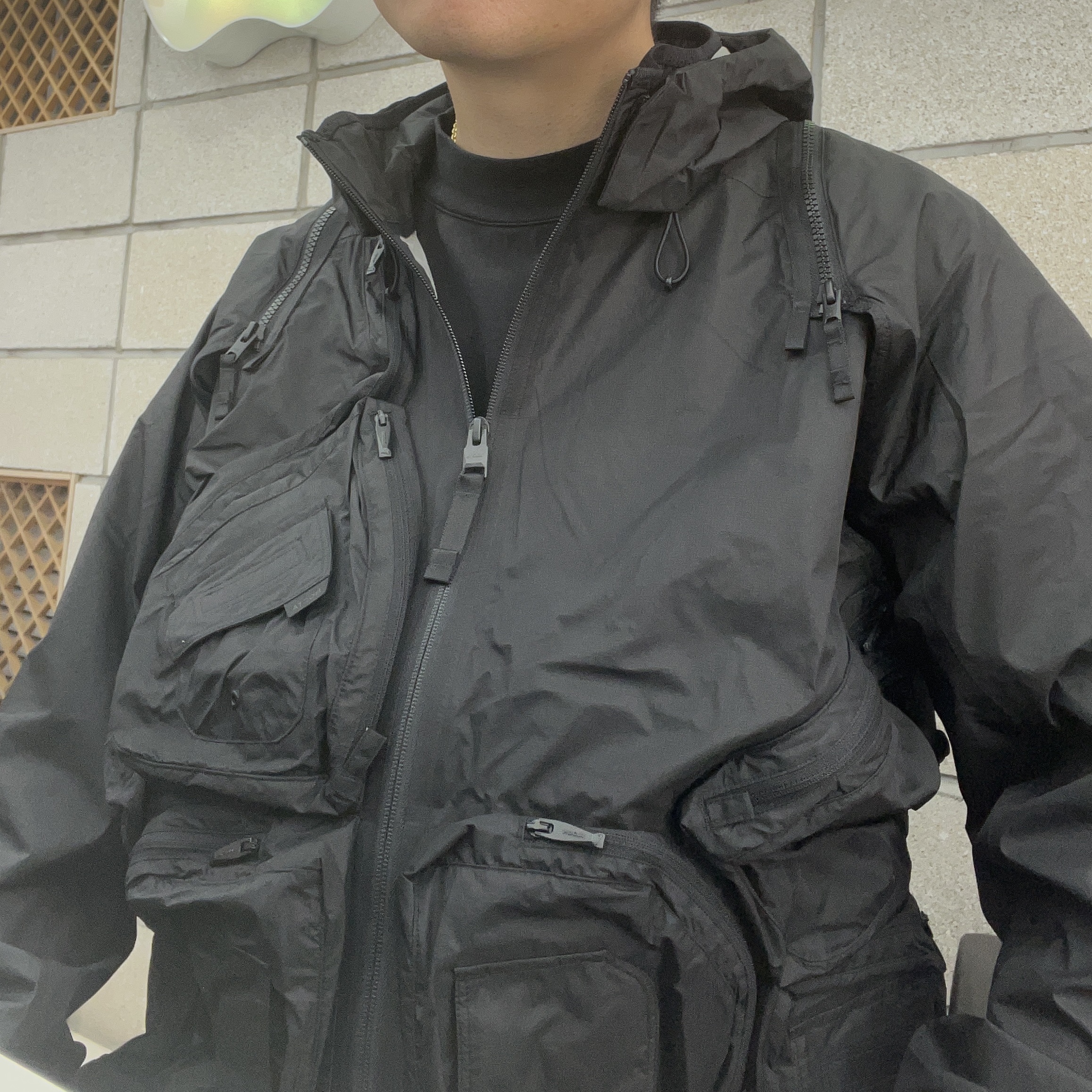 Nike x Drake Nocta NRG LR Track Jacket Black (DR2618-010) 착용 스타일 - 3