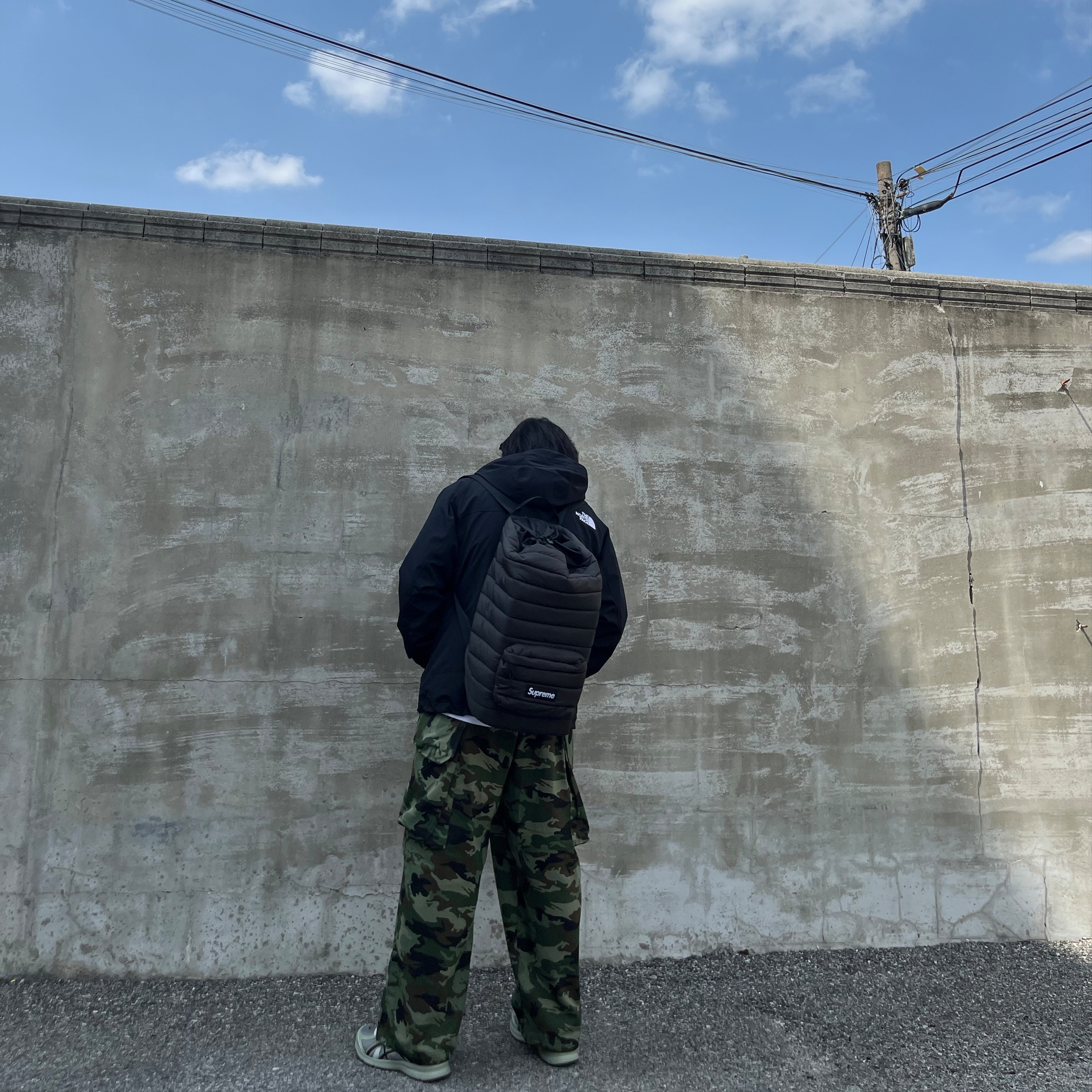 The North Face Hi Mountain Jacket Black, Supreme Puffer Backpack Black - 22FW 착용 스타일 - 2