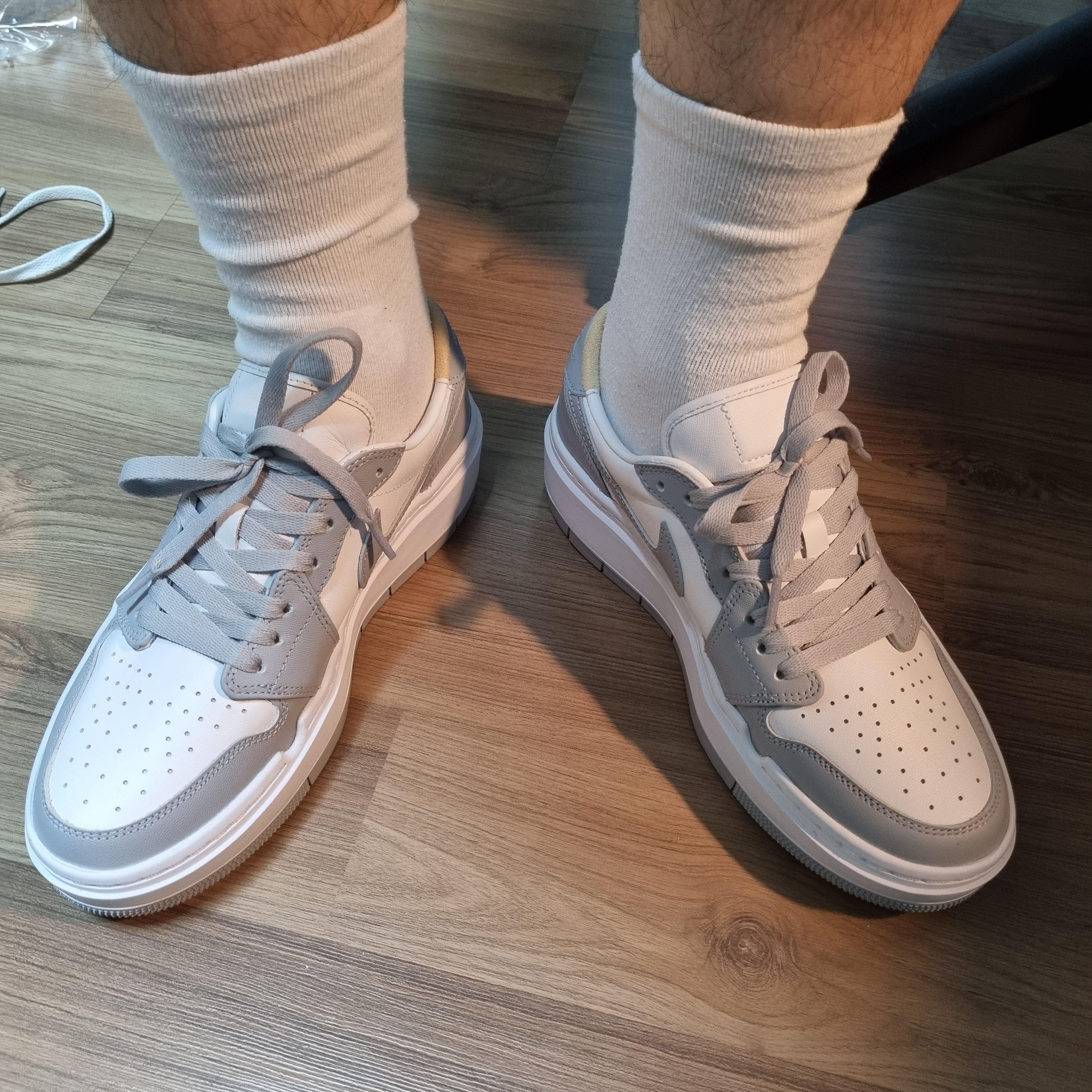 (W) Jordan 1 Elevate Low White and Wolf Grey 착용 스타일