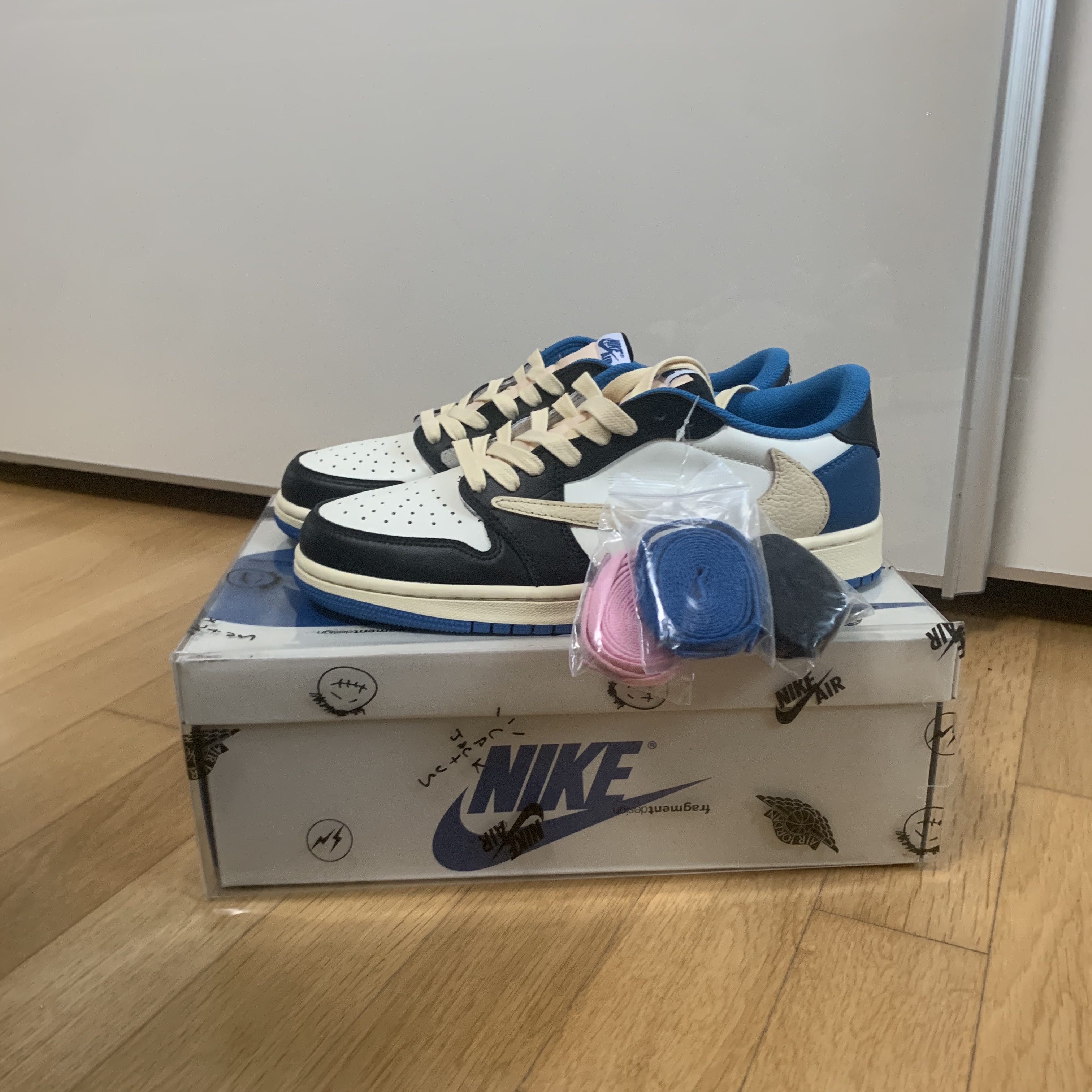 Jordan 1 x Travis Scott x Fragment Retro Low OG SP Military Blue 착용 스타일