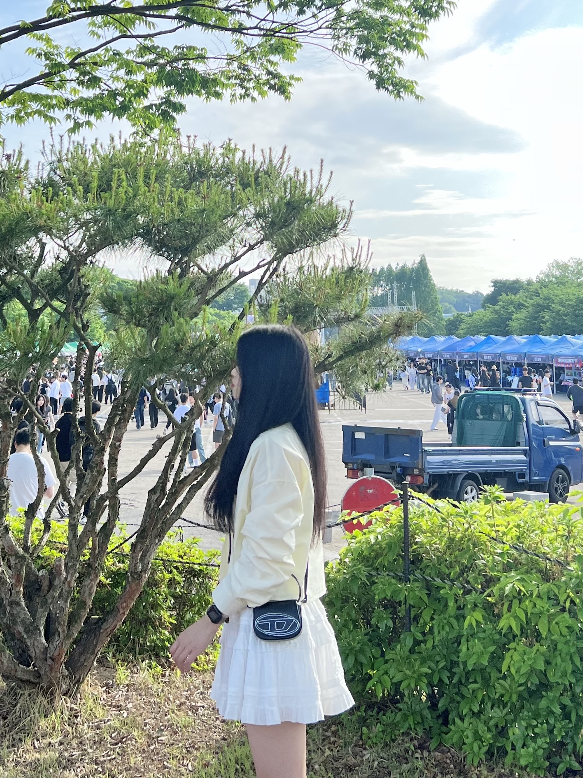 디젤 1DR 미니백 플라크 블랙, (W) 조던 1 로우 OG 스타피쉬 착용 스타일 - 3