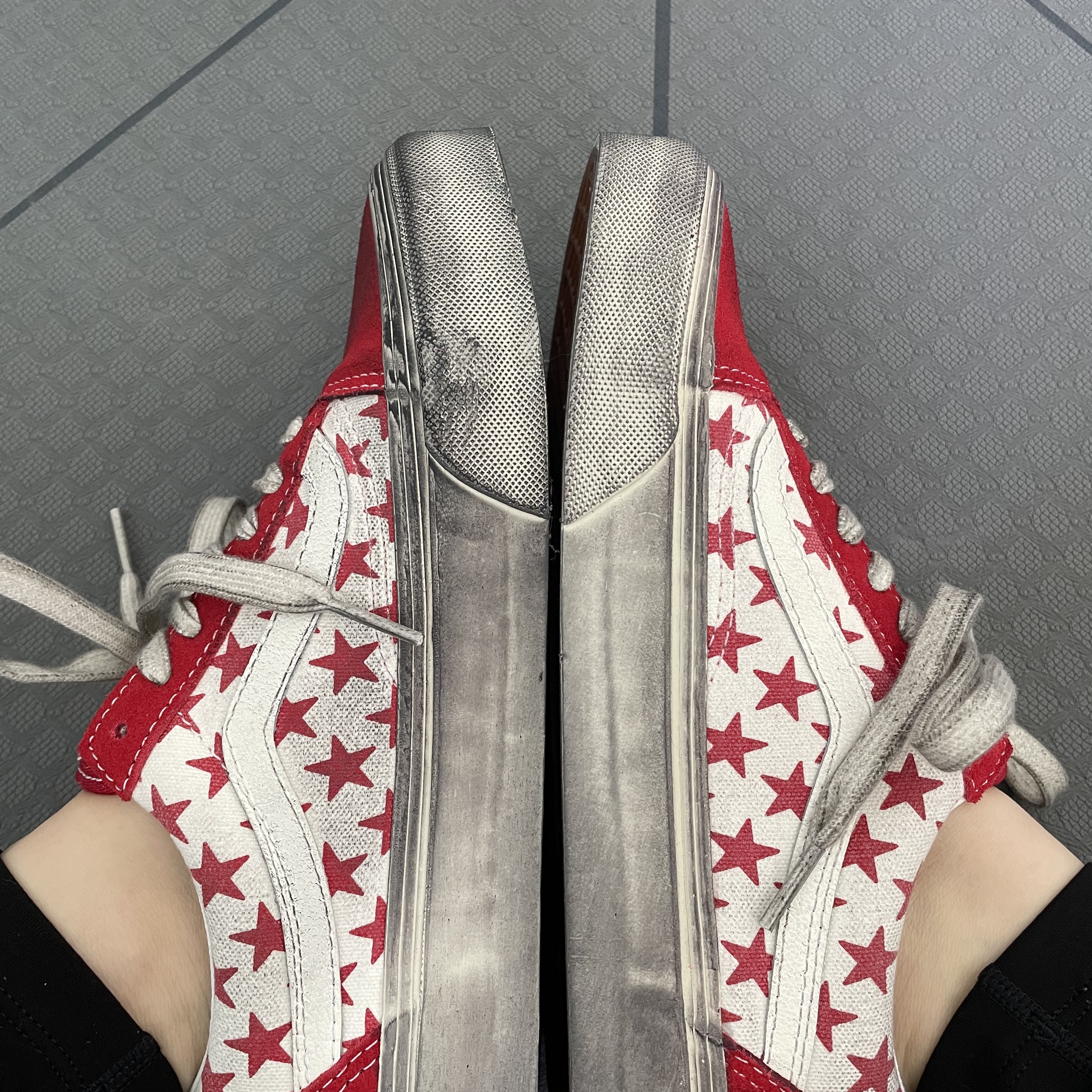 Vans Vault x Bianca Chandon Old Skool LX Stressed Red White 착용 스타일 - 4