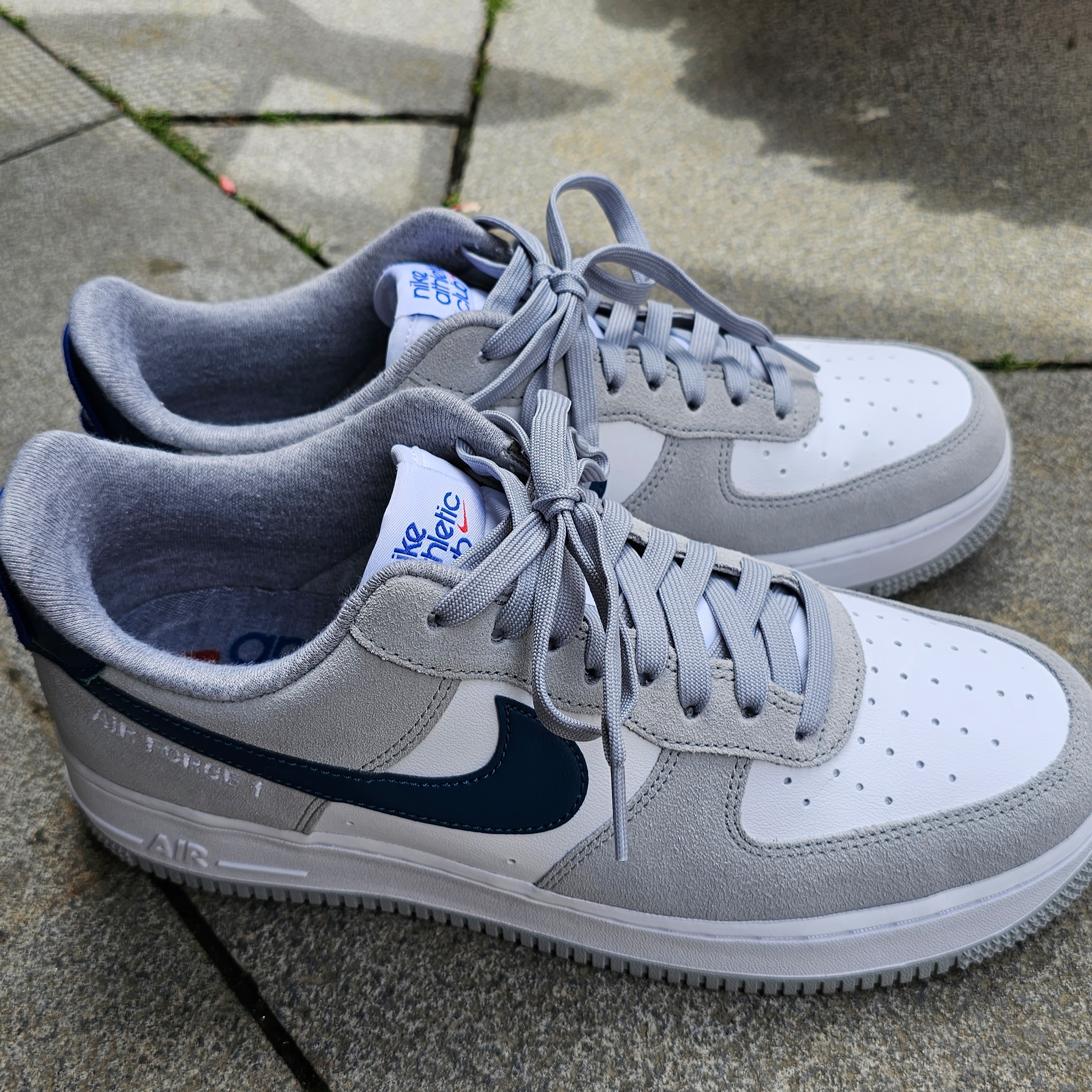 Nike Air Force 1 '07 LV8 Athletic Club Light Smoke Grey Marina 착용 스타일