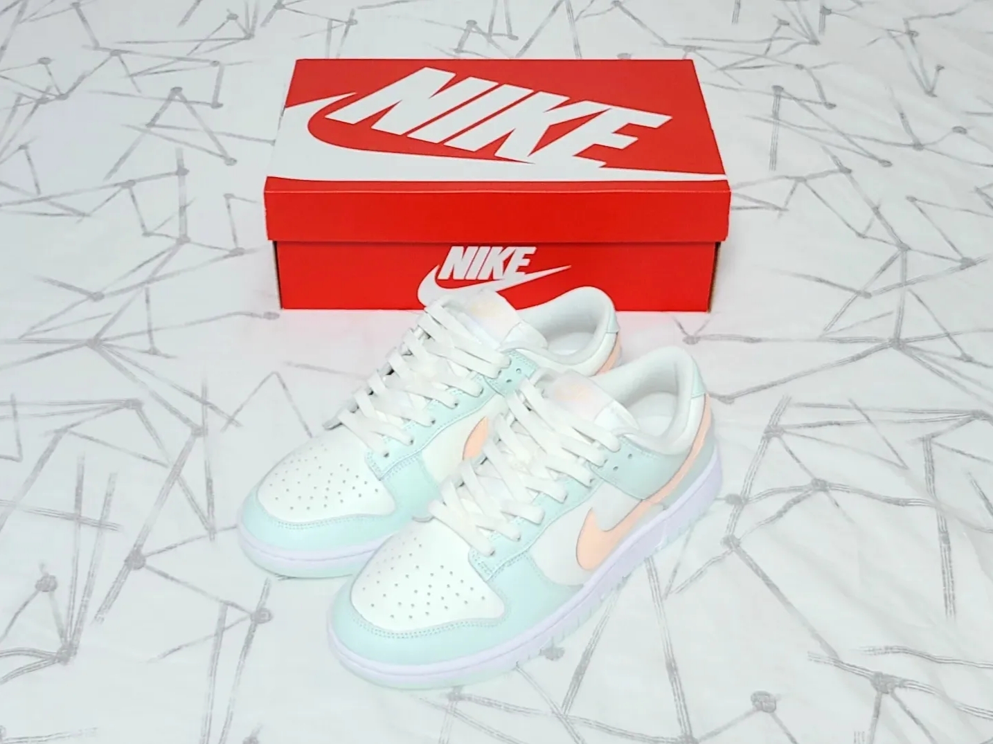 (W) Nike Dunk Low Barely Green 착용 스타일 - 1