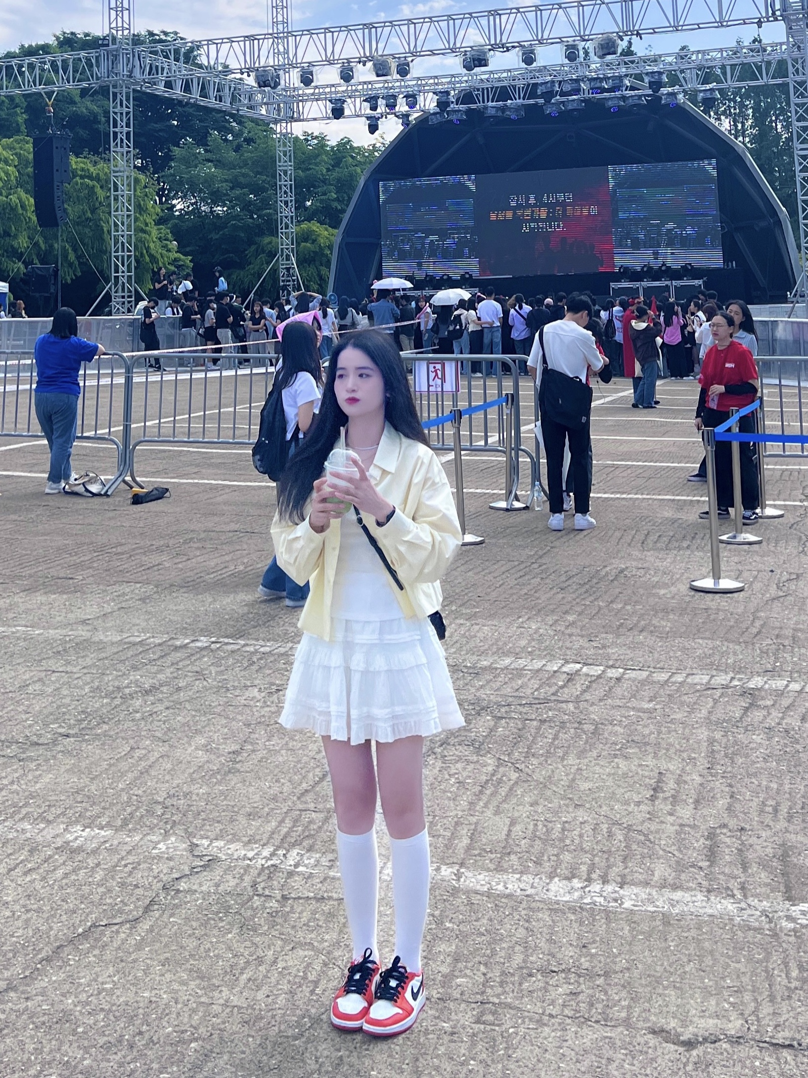 디젤 1DR 미니백 플라크 블랙, (W) 조던 1 로우 OG 스타피쉬 착용 스타일 - 2