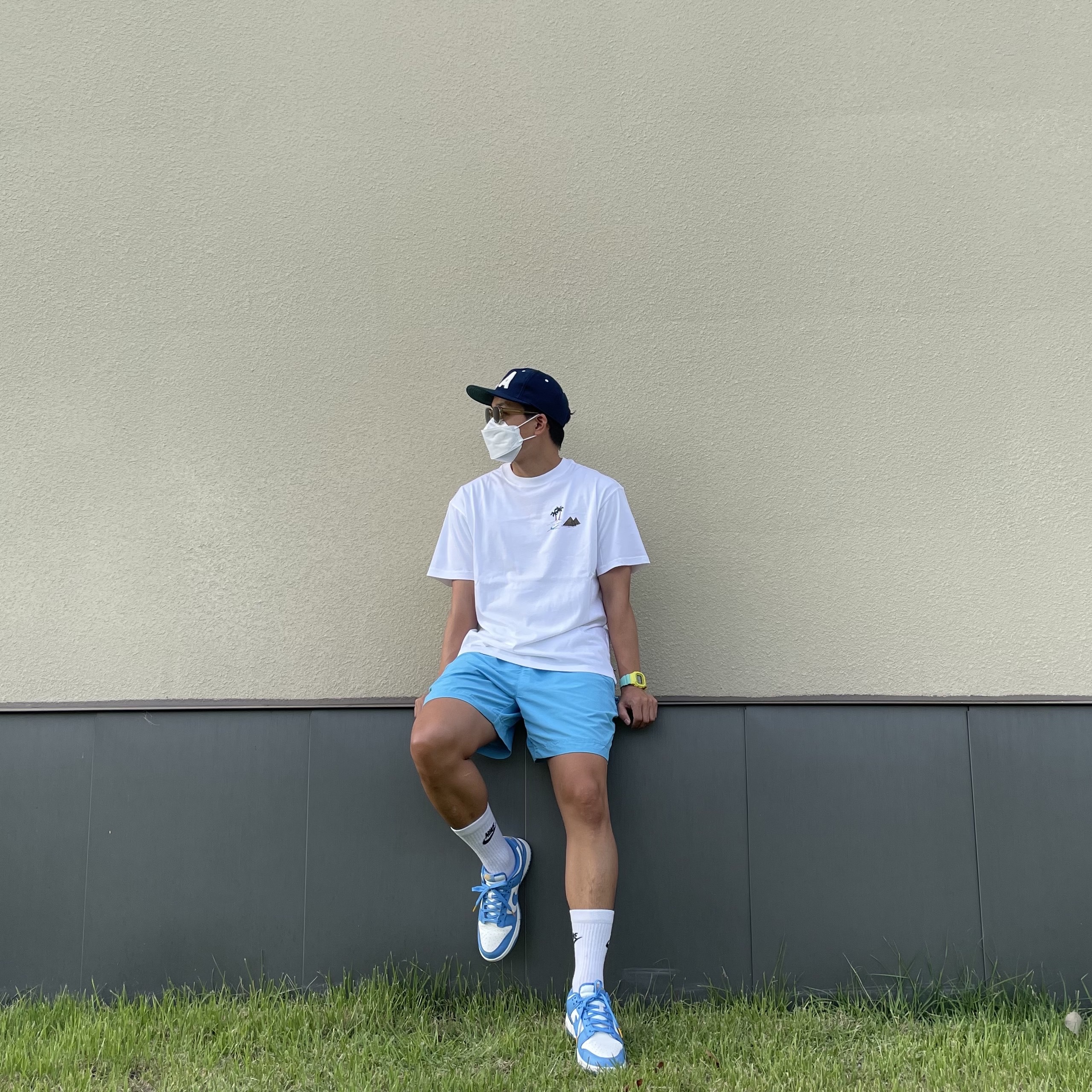 Nike SB Logo Skateboarding T-Shirt White - US/EU, Nike ACG Woven Shorts Blue gale - Asia 착용 스타일