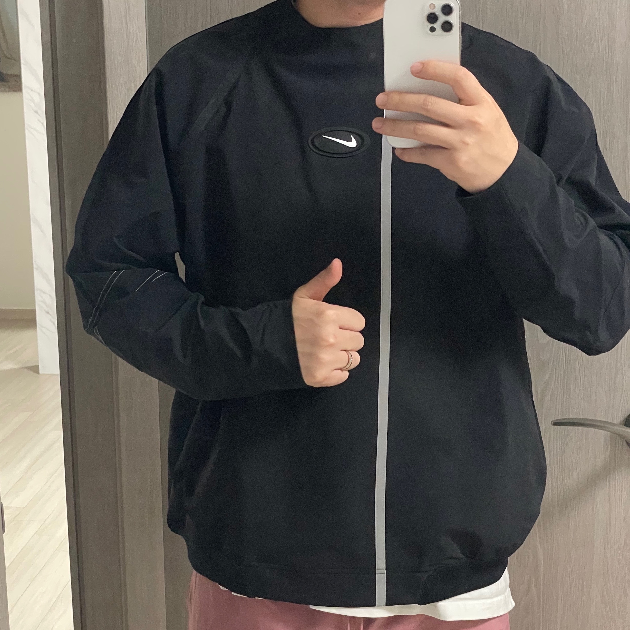 (W) Nike x Drake Nocta NRG LR L/S Crew Black (DV3631-010) 착용 스타일 - 1