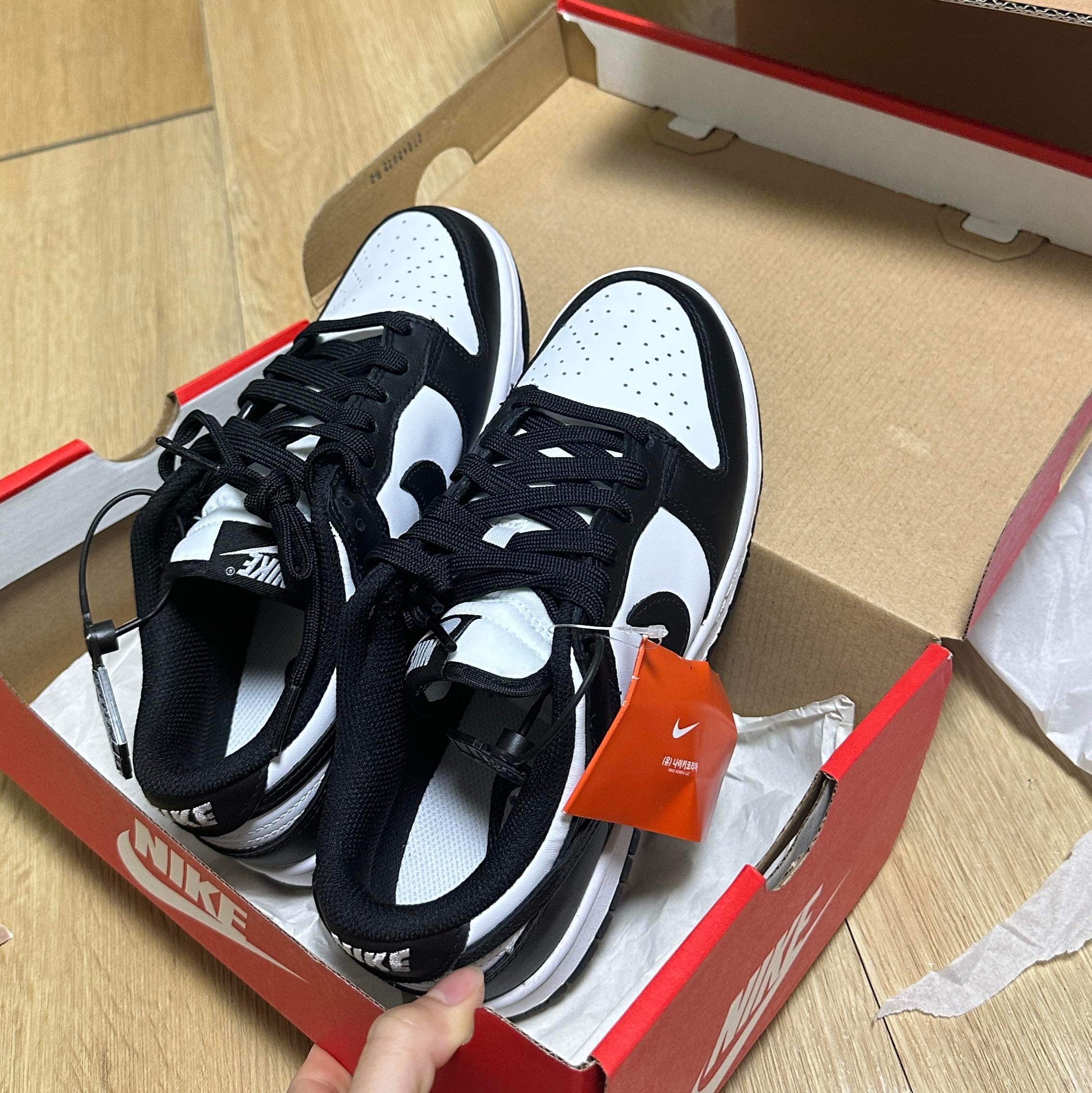 (W) Nike Dunk Low Black 착용 스타일