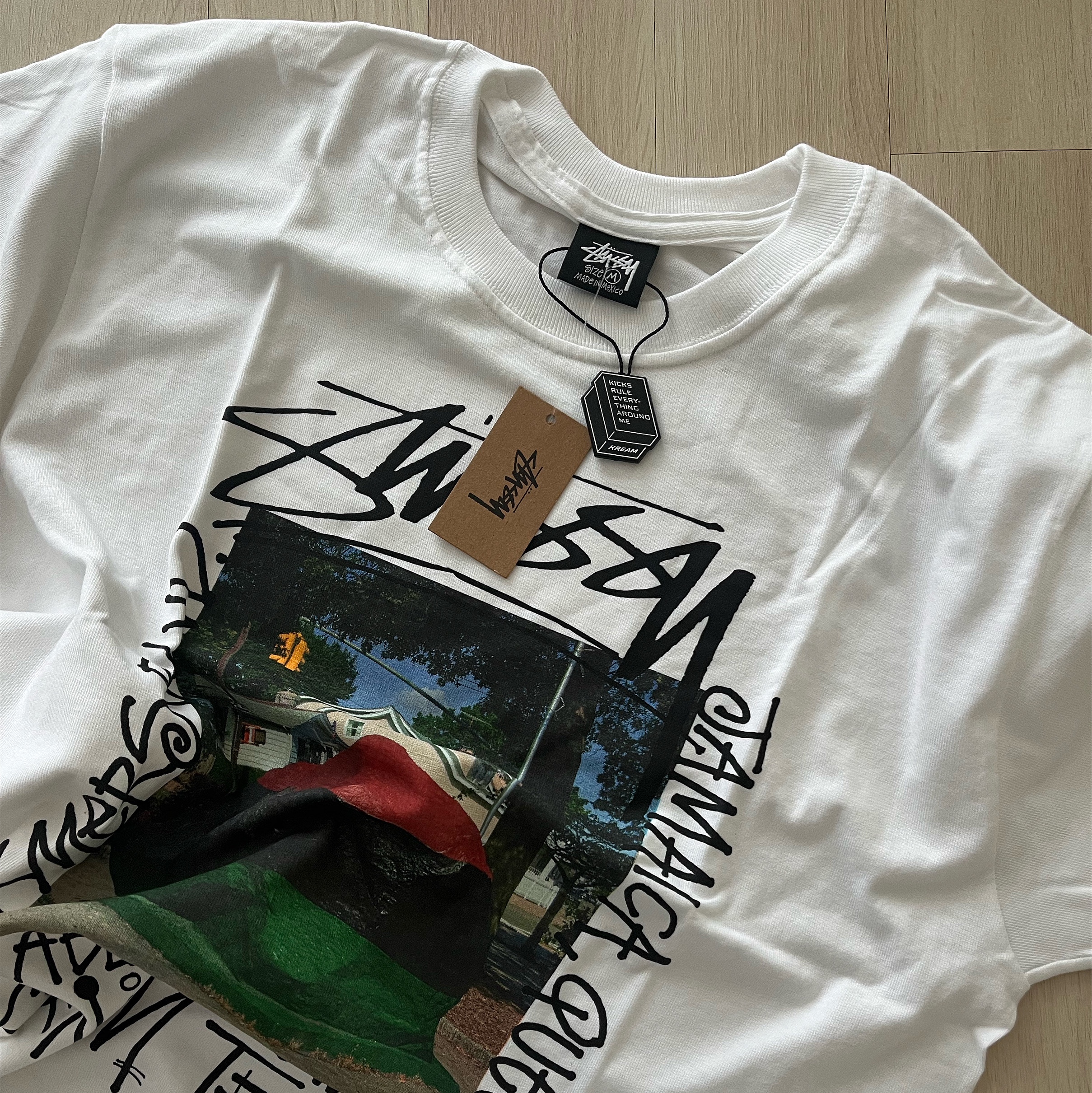 Stussy x Denim Tears Farmers Blvd. T-Shirt White 착용 스타일 - 1