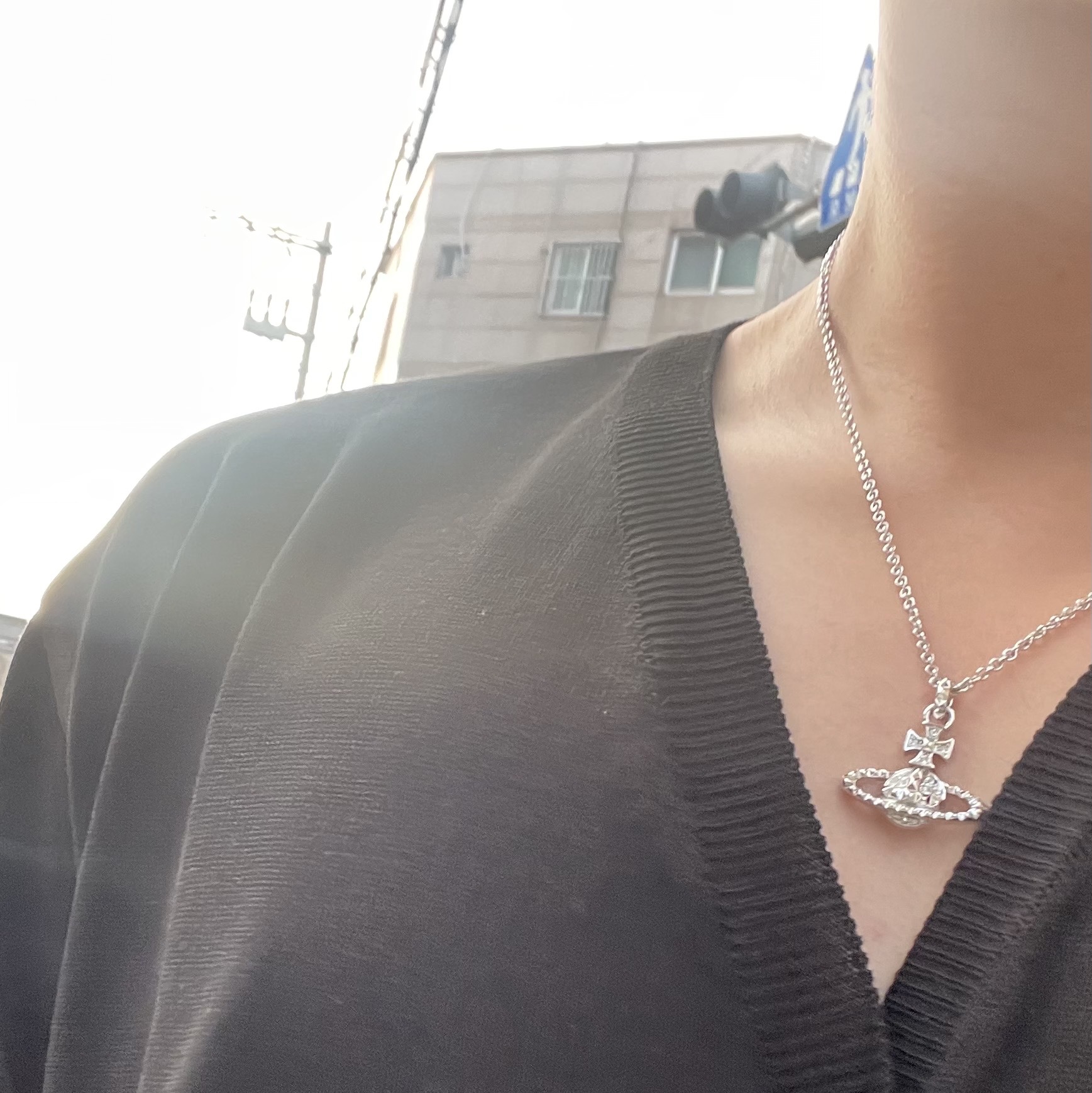 Vivienne Westwood Mayfair Bas Relief Pendant Silver 착용 스타일
