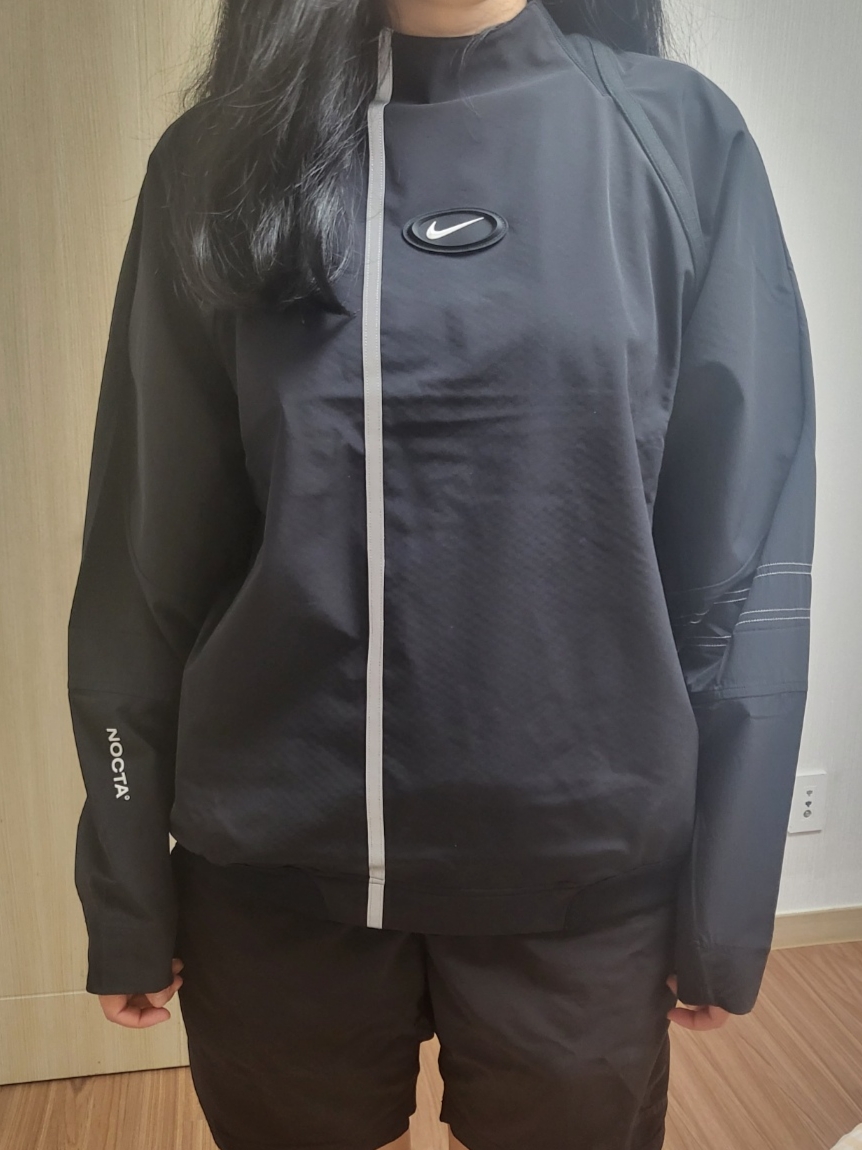 (W) Nike x Drake Nocta NRG LR L/S Crew Black (DV3631-010), (W) Jordan 1 Low OG Starfish 착용 스타일 - 2