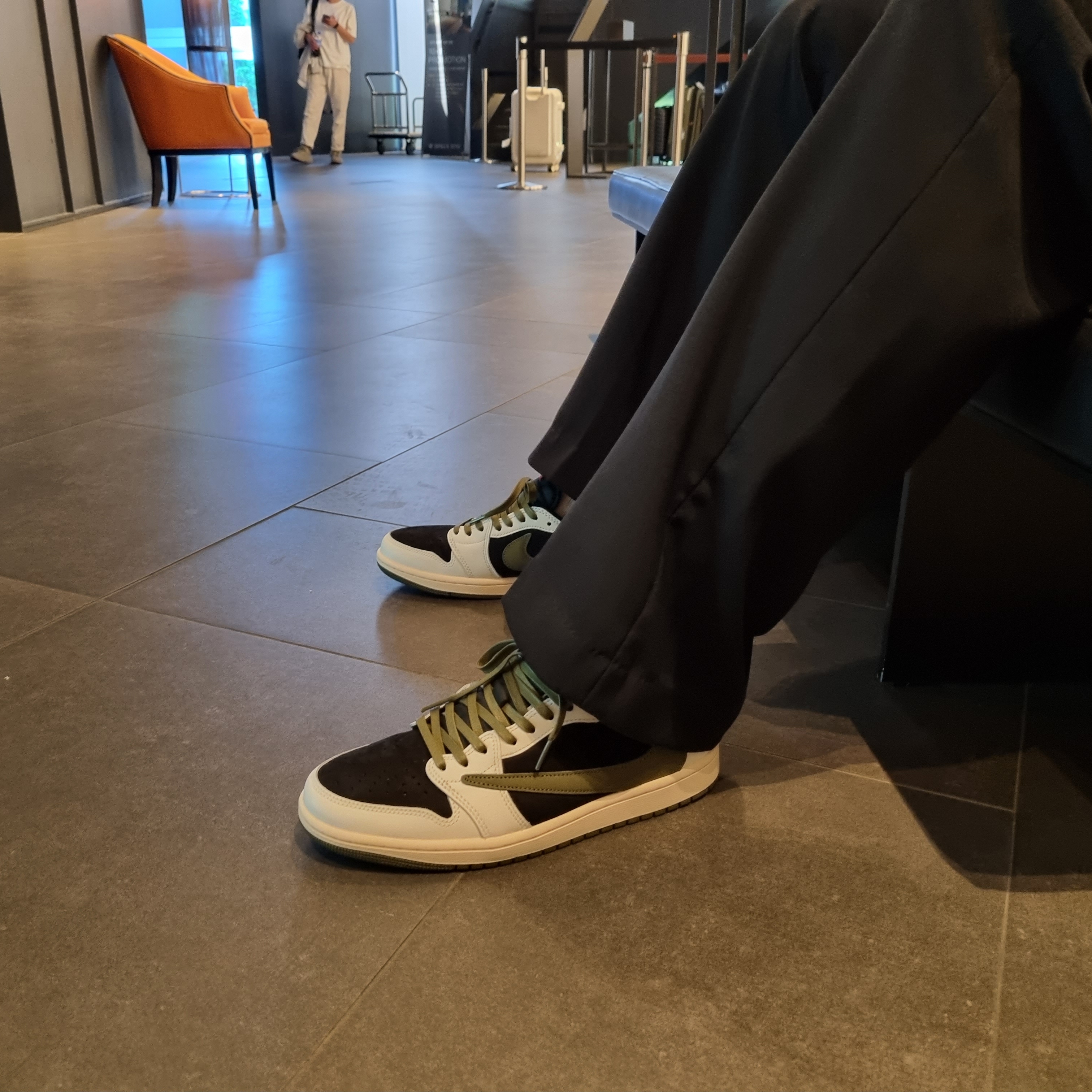 (W) Jordan 1 x Travis Scott Retro Low OG SP Medium Olive 착용 스타일