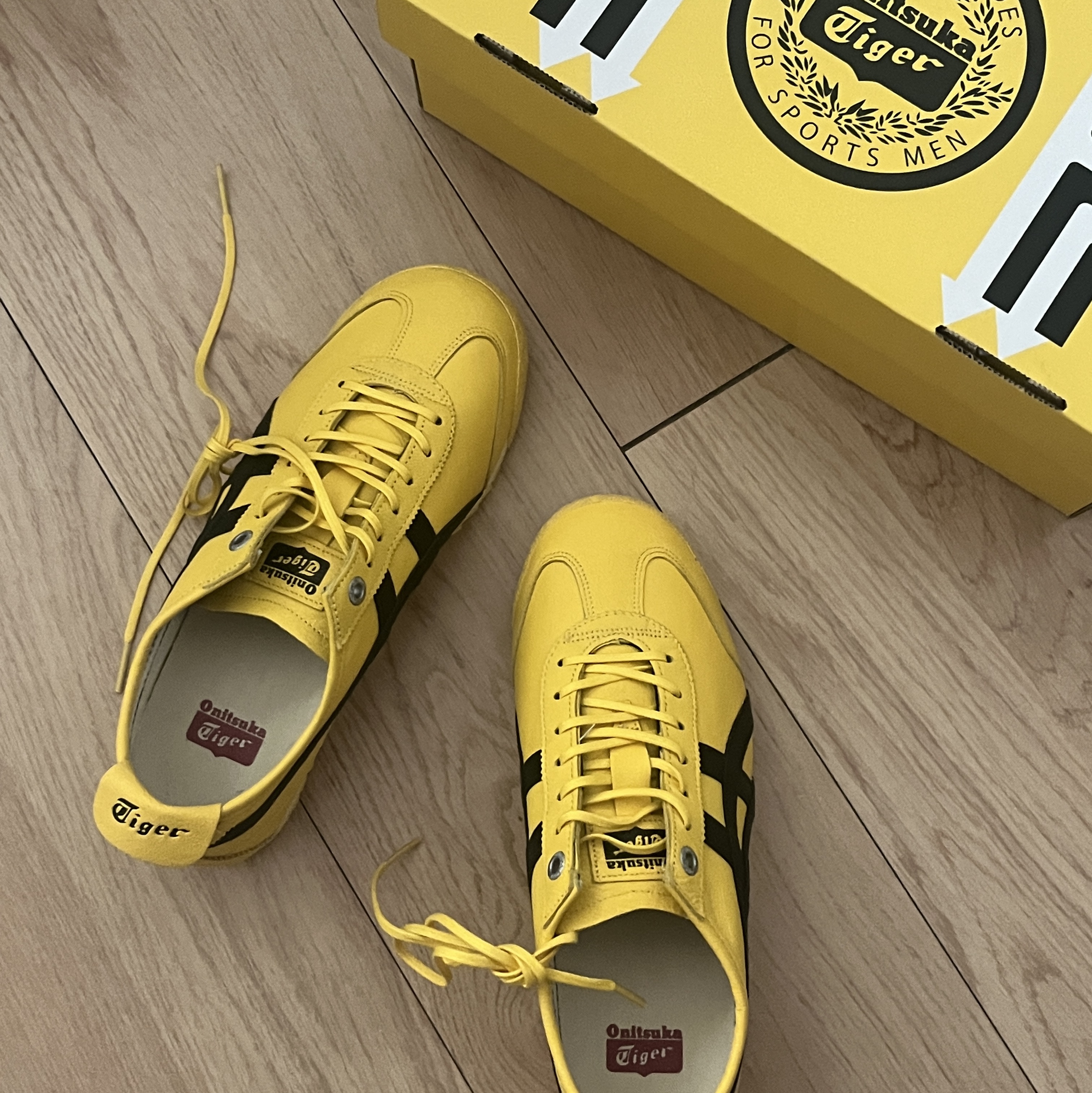 Onitsuka Tiger Mexico 66 SD Yellow Black 착용 스타일 - 2