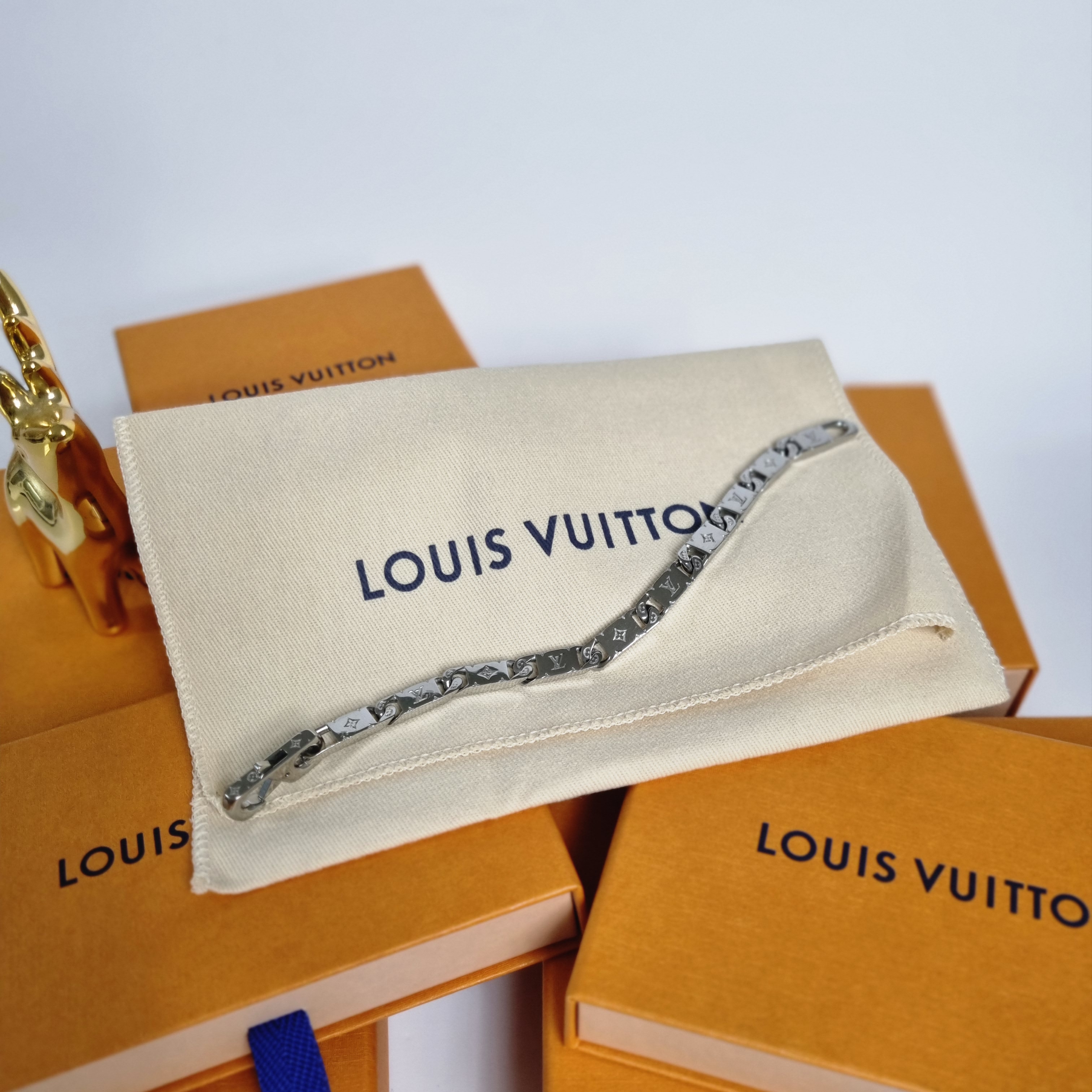 Louis Vuitton Monogram Tied Up Bracelet Silver 착용 스타일