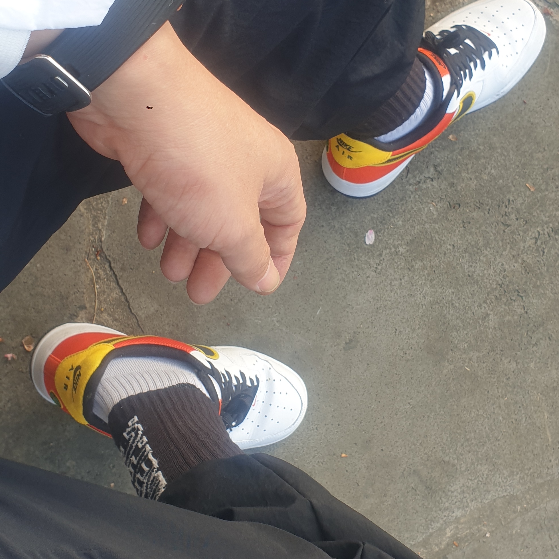 Nike Air Force 1 '07 LV8 Rayguns 착용 스타일