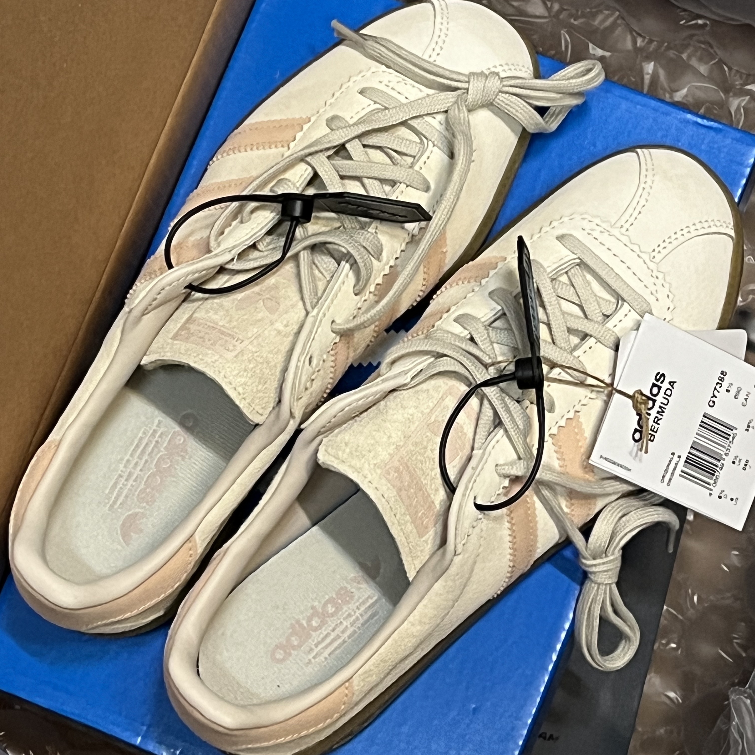 Adidas Bermuda Wonder White 착용 스타일