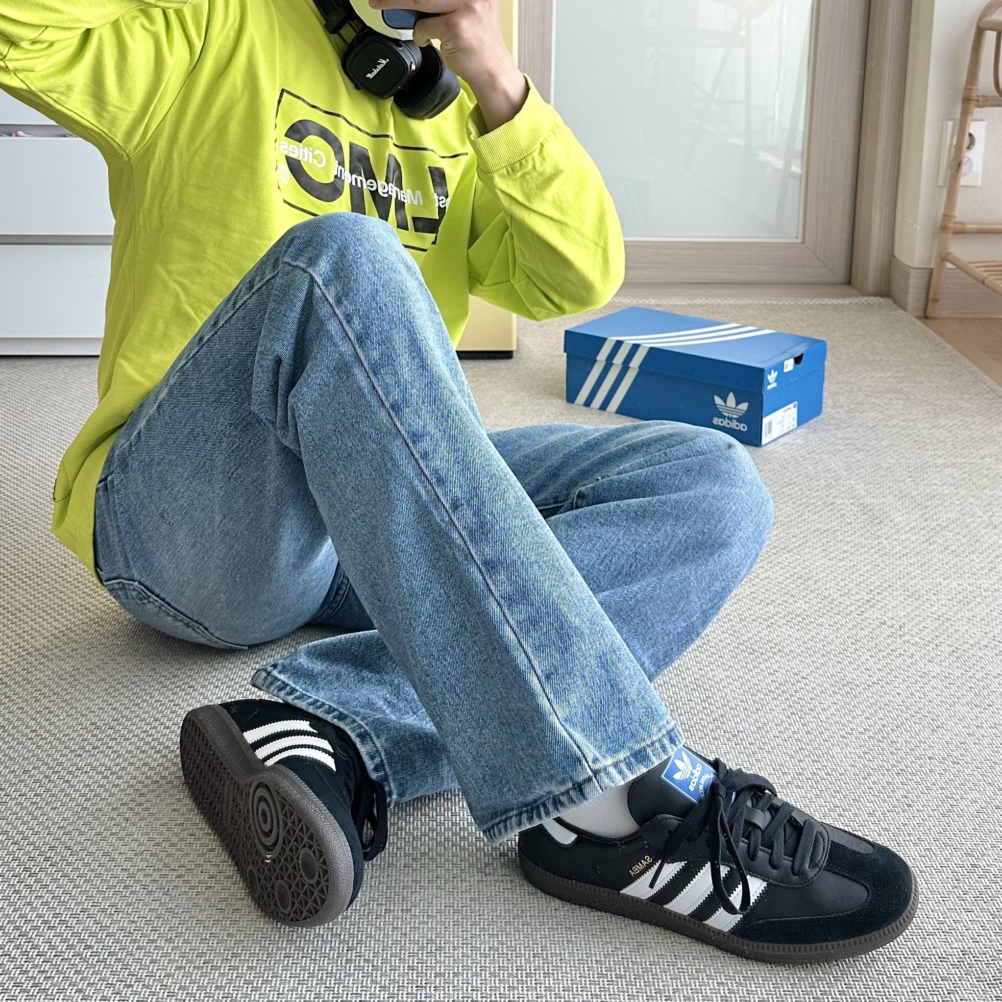 Adidas Samba OG Black White Gum 착용 스타일 - 3