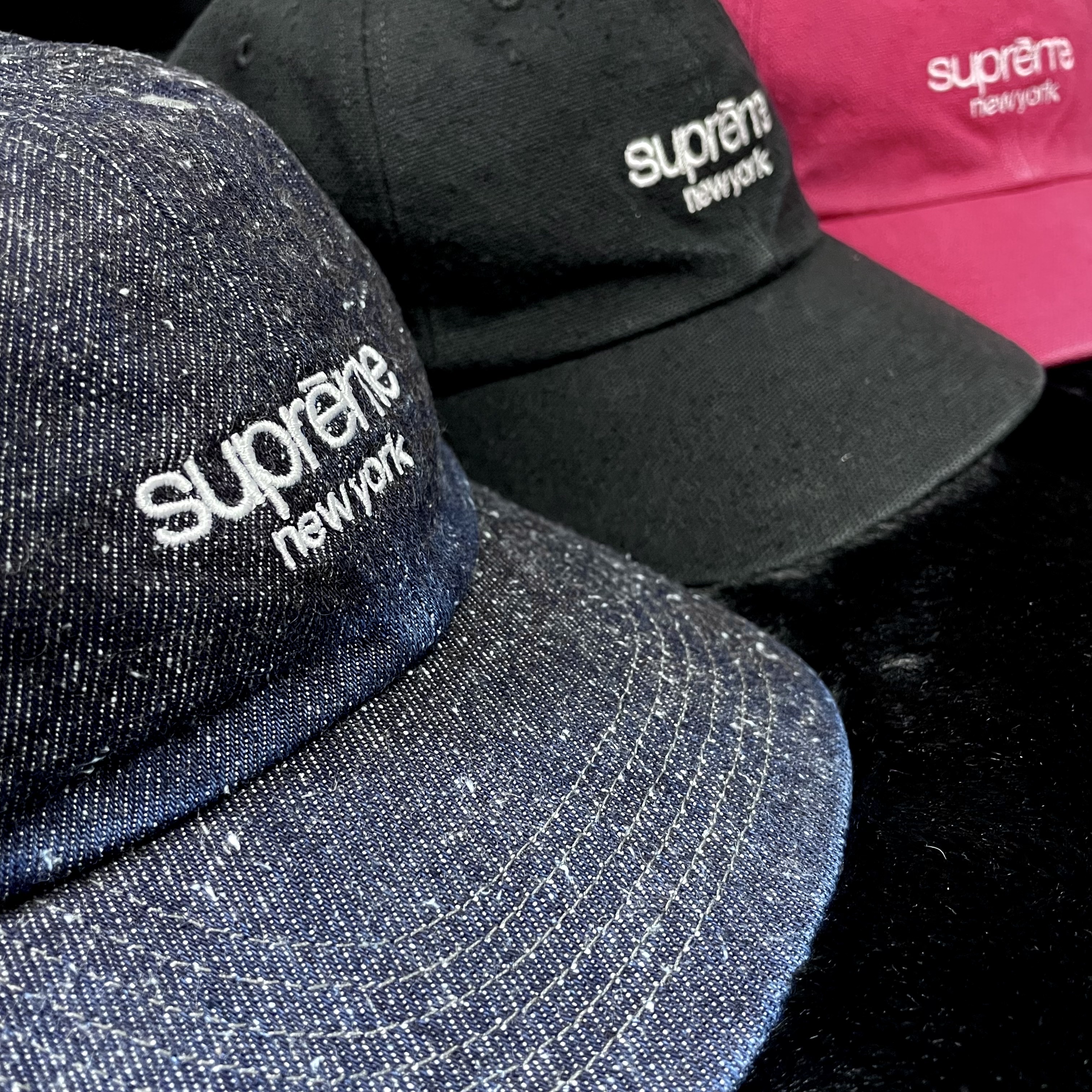 Supreme Classic Logo 6-Panel Cap Pink - 23SS, Supreme Classic Logo 6-Panel Black - 23SS 착용 스타일