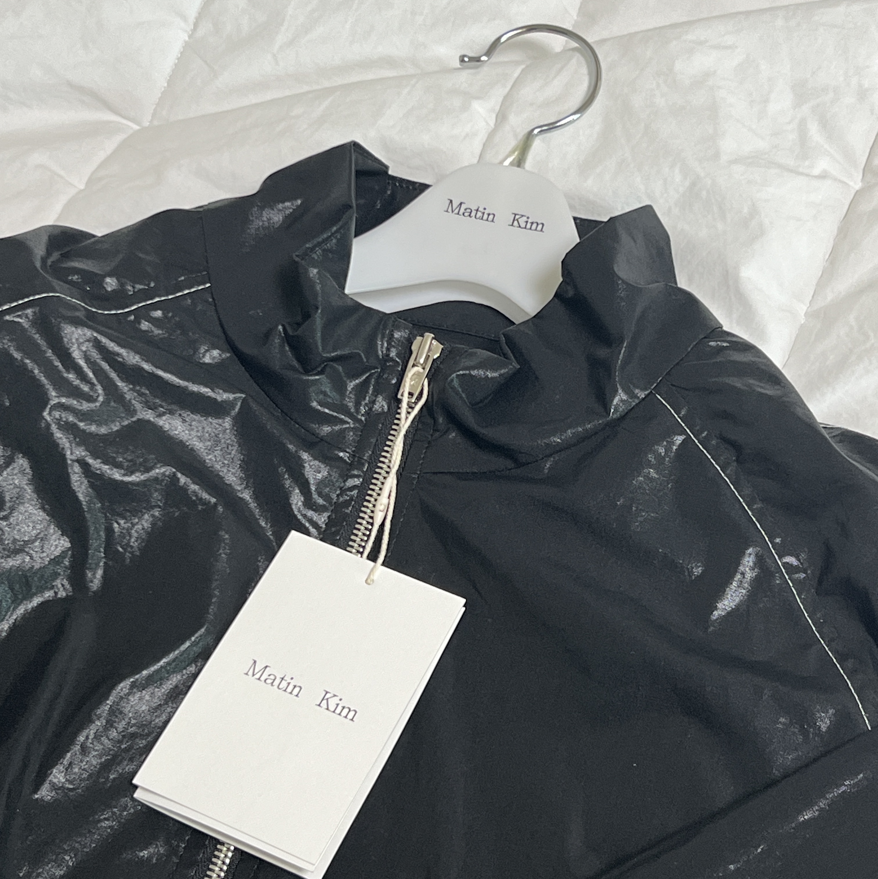(W) Matin Kim Logo Coating Jumper Black 착용 스타일 - 2