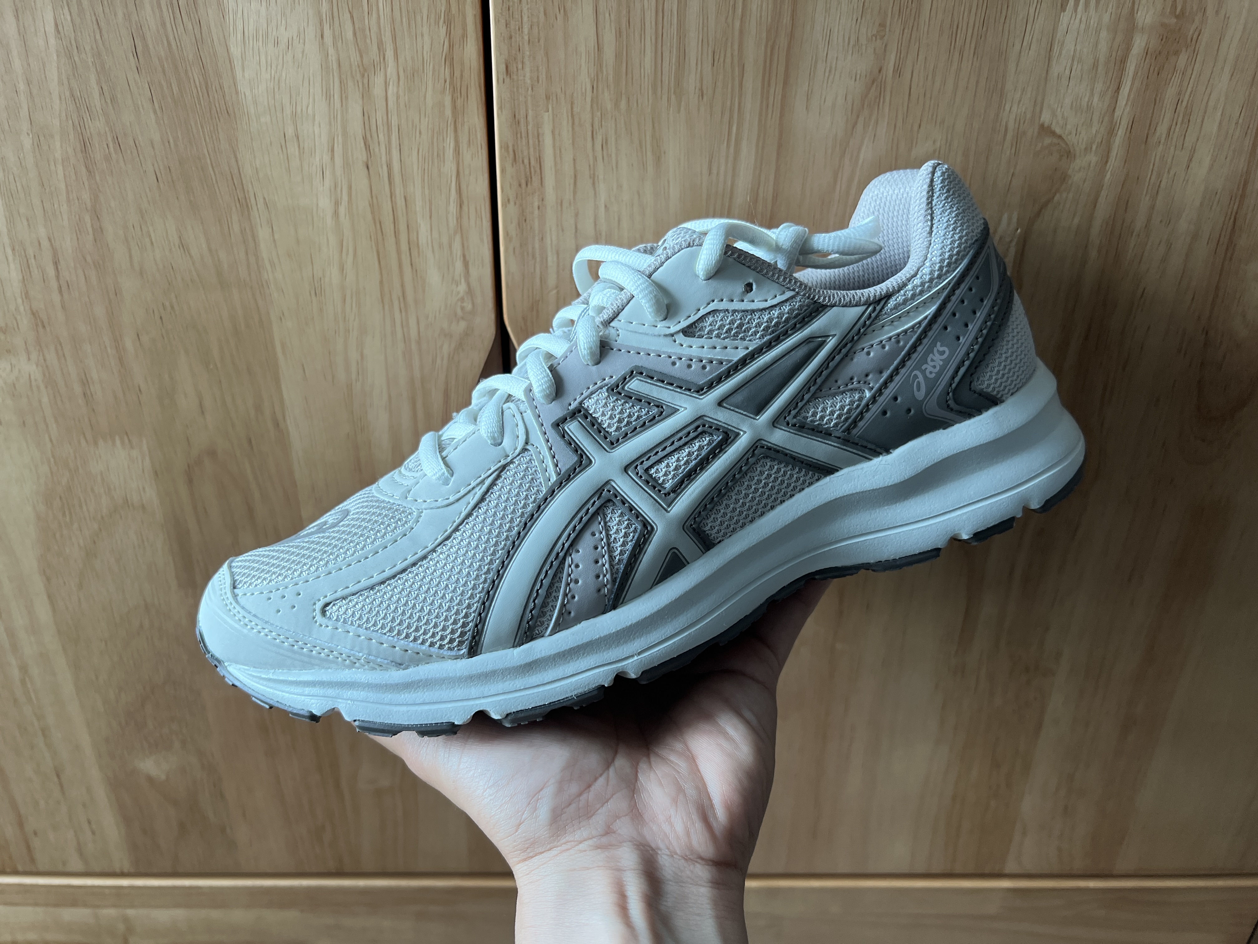 Asics Jog 100 S Birch - 2E Wide 착용 스타일 - 1