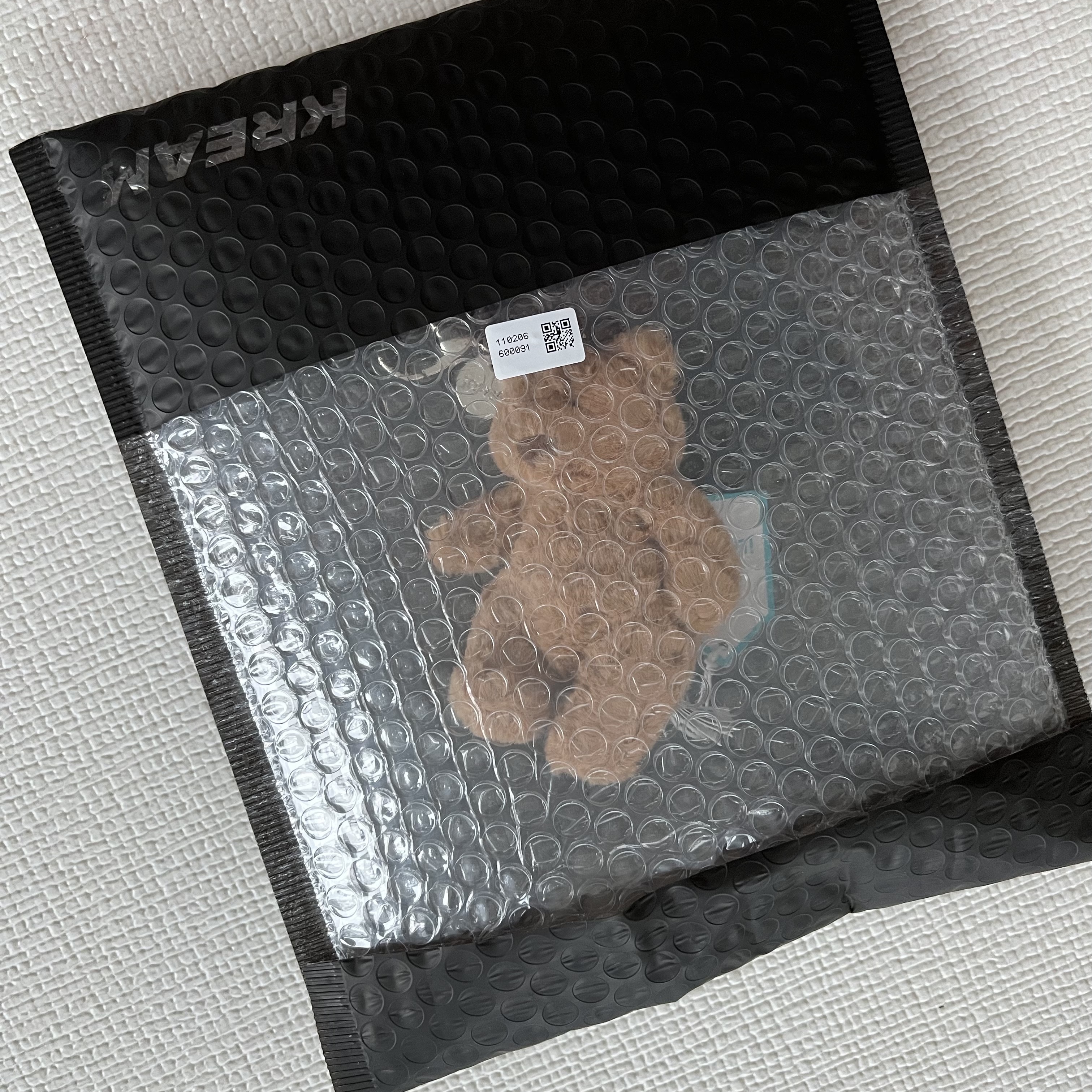 Jellycat Bartholomew Bear Bag Charm Brown 착용 스타일