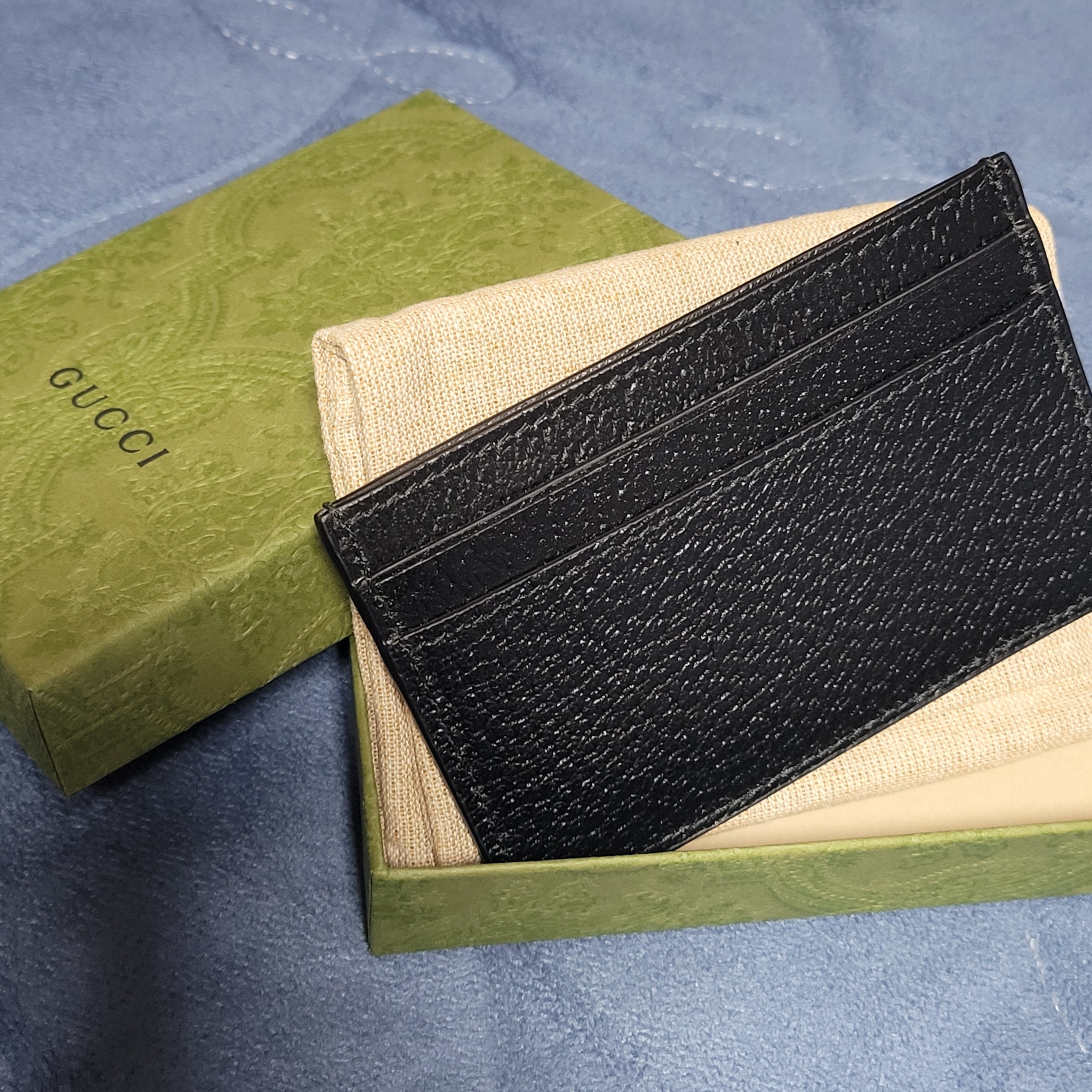 Gucci GG Marmont Leather Card Case Black 착용 스타일 - 2