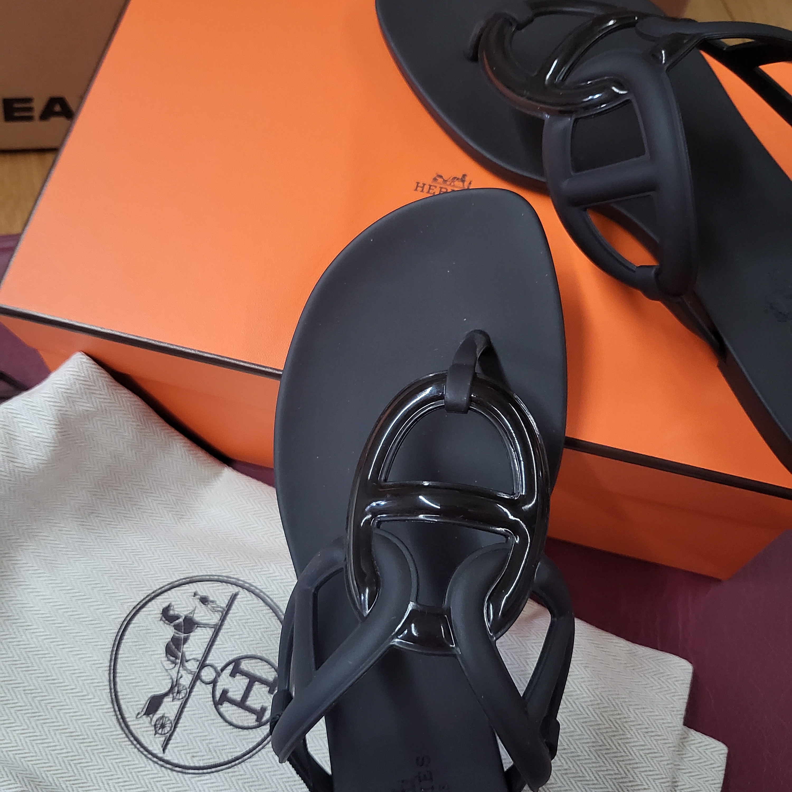 (W) Hermes Egerie Sandal Noir 착용 스타일