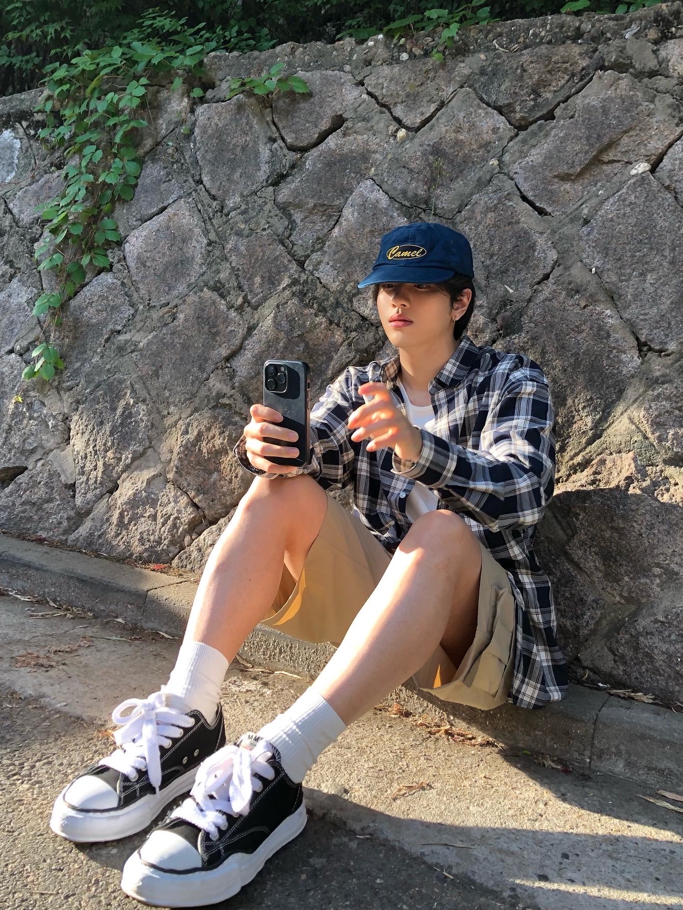 메종 미하라 야스히로 피터슨 OG 솔 캔버스 로우 스니커즈 블랙, 뉴발란스 574 레거시 네이비 착용 스타일 - 2