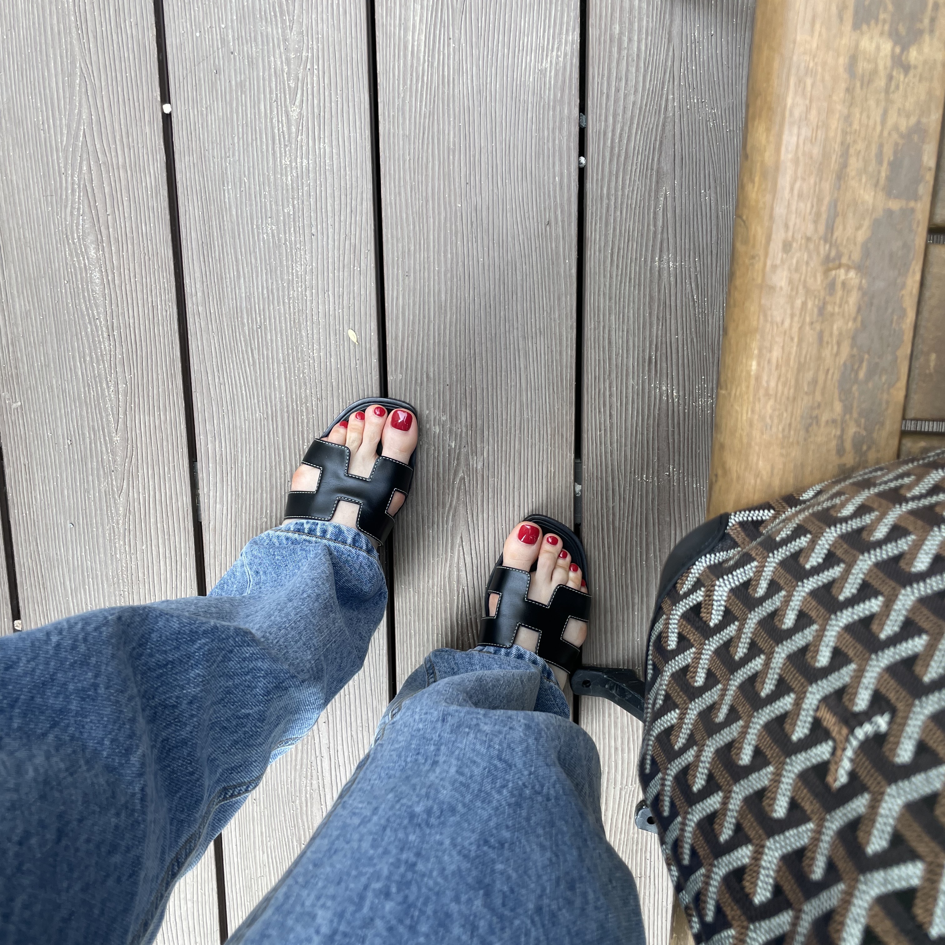 (W) Hermes Oran Sandal Calfskin & Noir Piqures Ecrues 착용 스타일 - 2