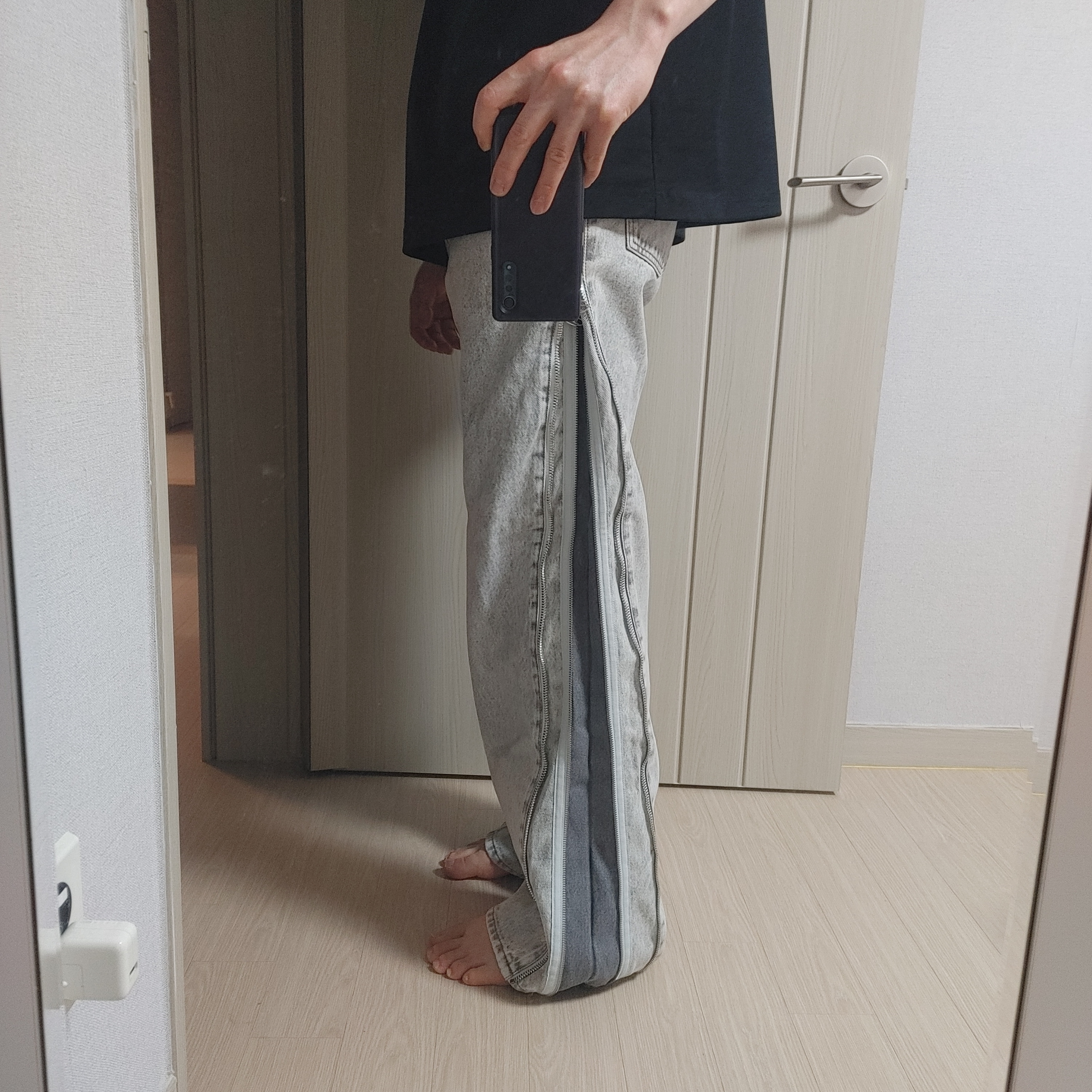 Diesel 1955 D-Rekiv 007f8 Straight Jeans Light Grey 착용 스타일 - 1