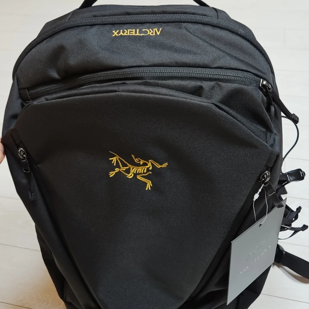 Arc'teryx Mantis 26 Backpack Black 착용 스타일 - 2