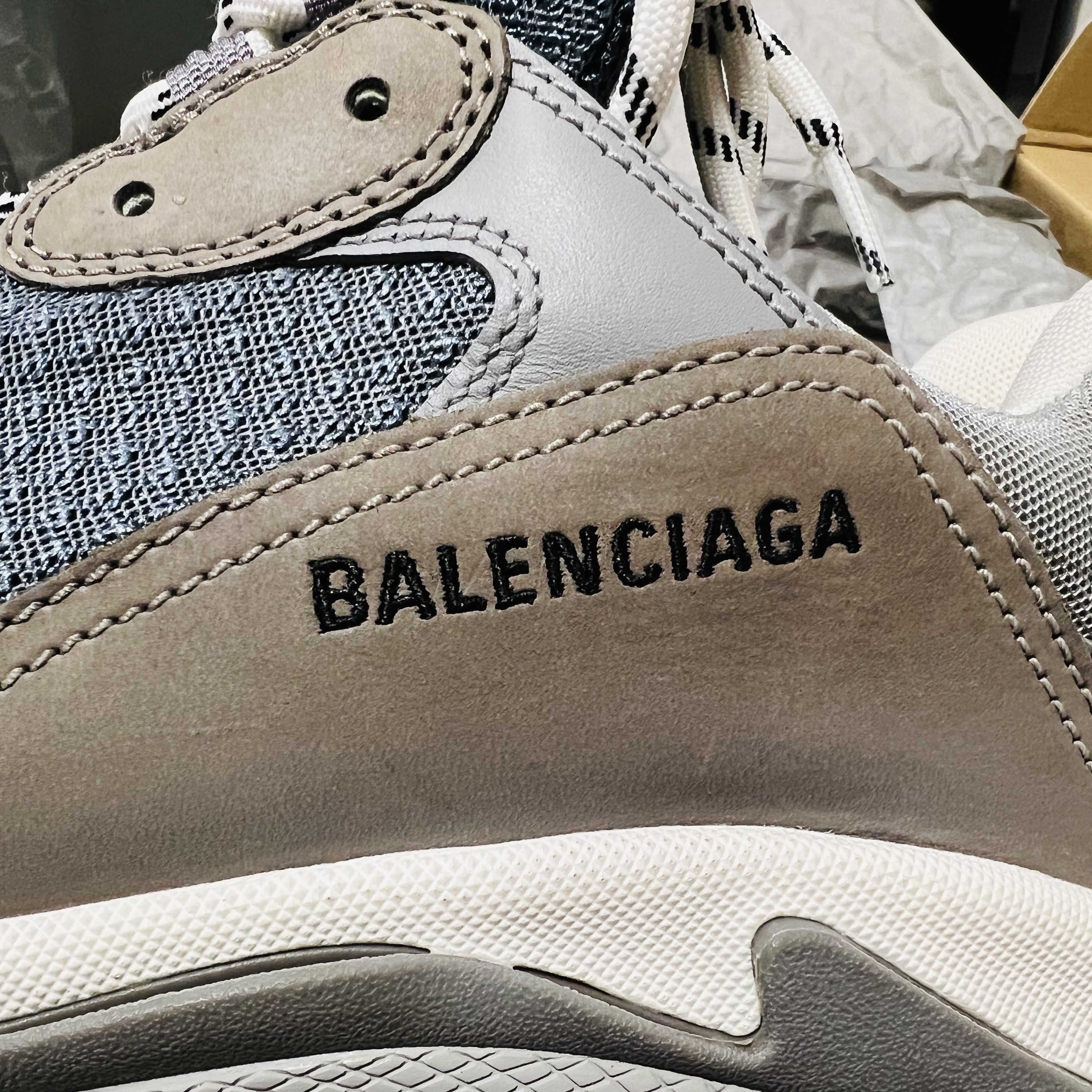 Balenciaga Triple S Grey 2018 착용 스타일