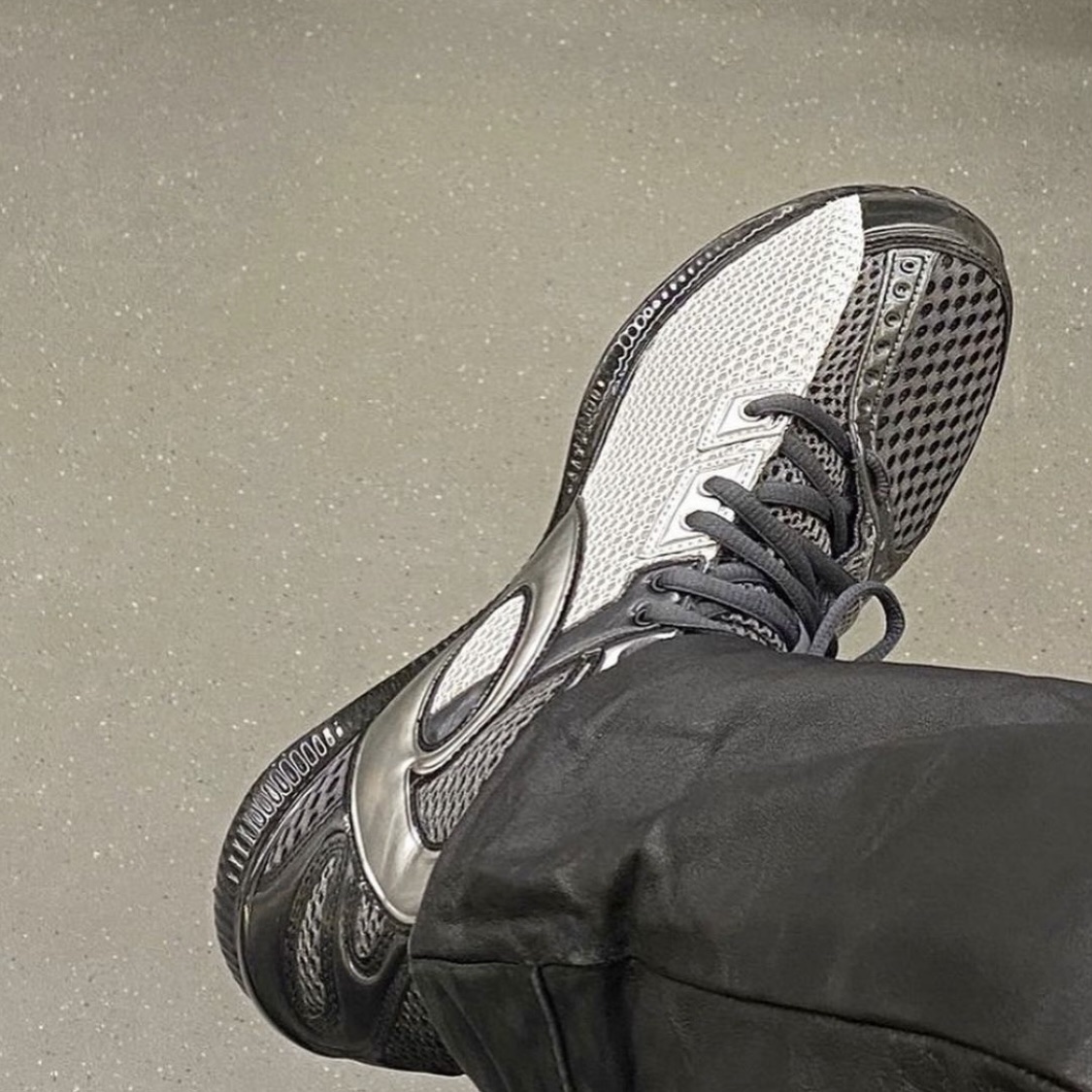 Asics x Kiko Kostadinov Gel Sokat Infinity Dark Grey 착용 스타일