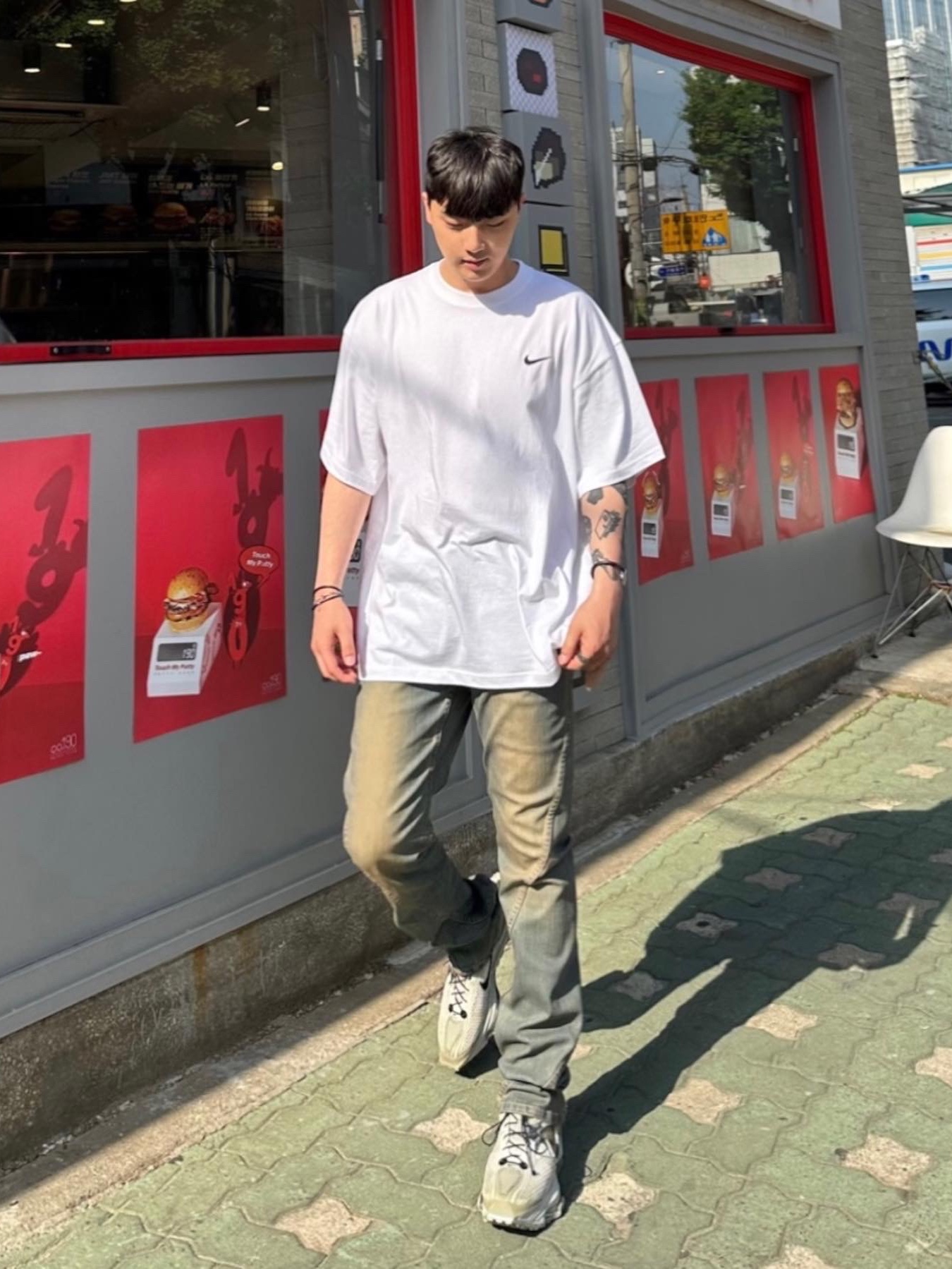 Nike x Matthew M Williams Zoom 004 Stone, Nike x Stussy T-Shirt White (DV1774-100) 착용 스타일 - 1