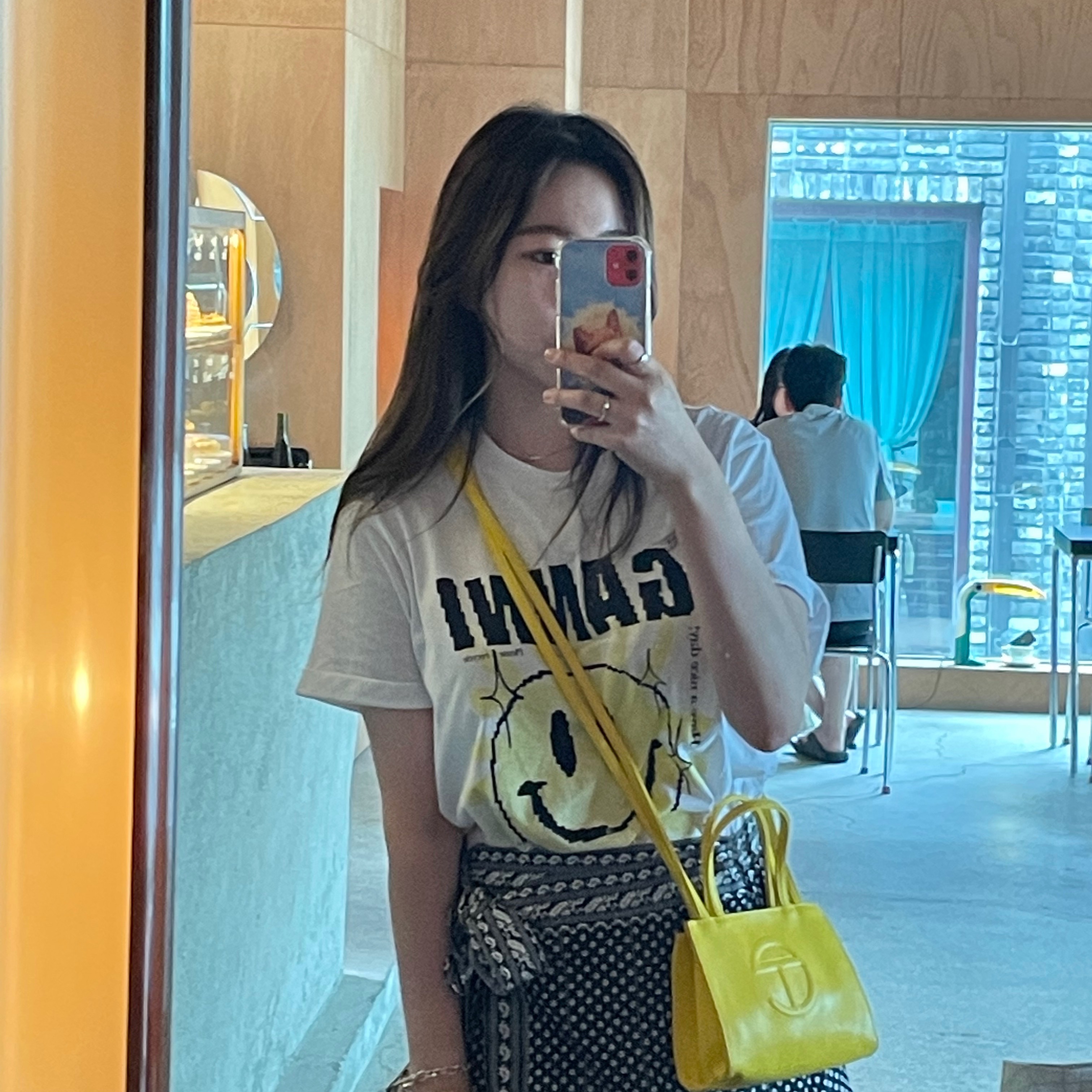 (W) Ganni Love Club T-Shirt Bright White Yellow 착용 스타일 - 3