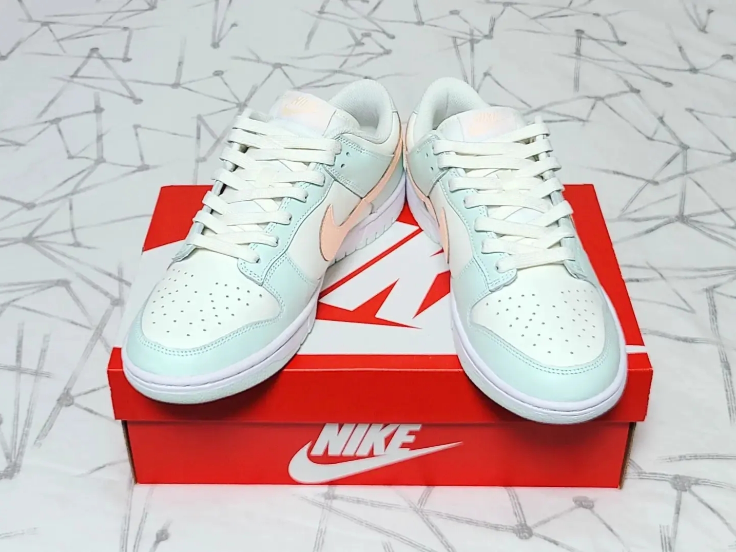 (W) Nike Dunk Low Barely Green 착용 스타일 - 3