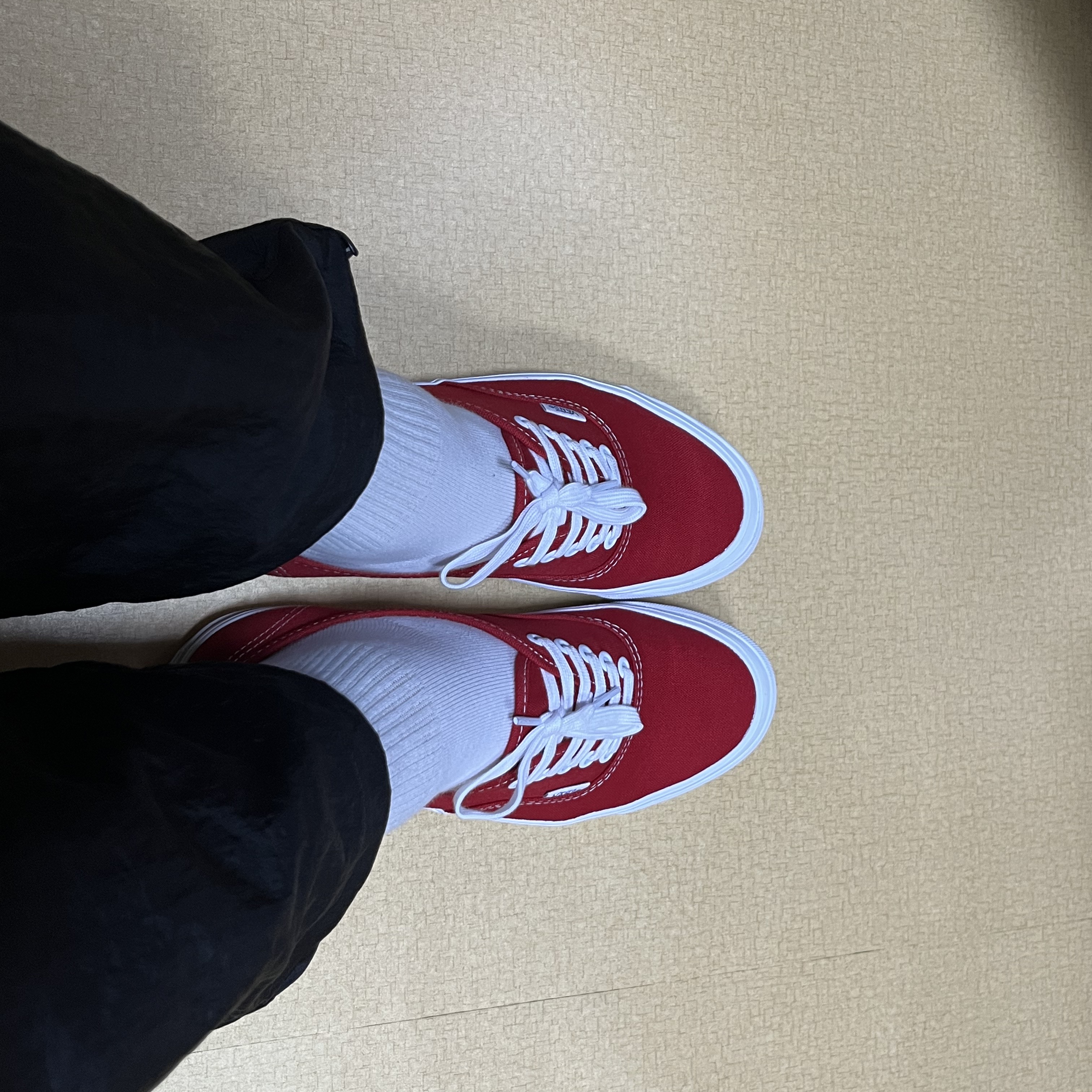 Vans Vault OG Authentic LX Red 착용 스타일