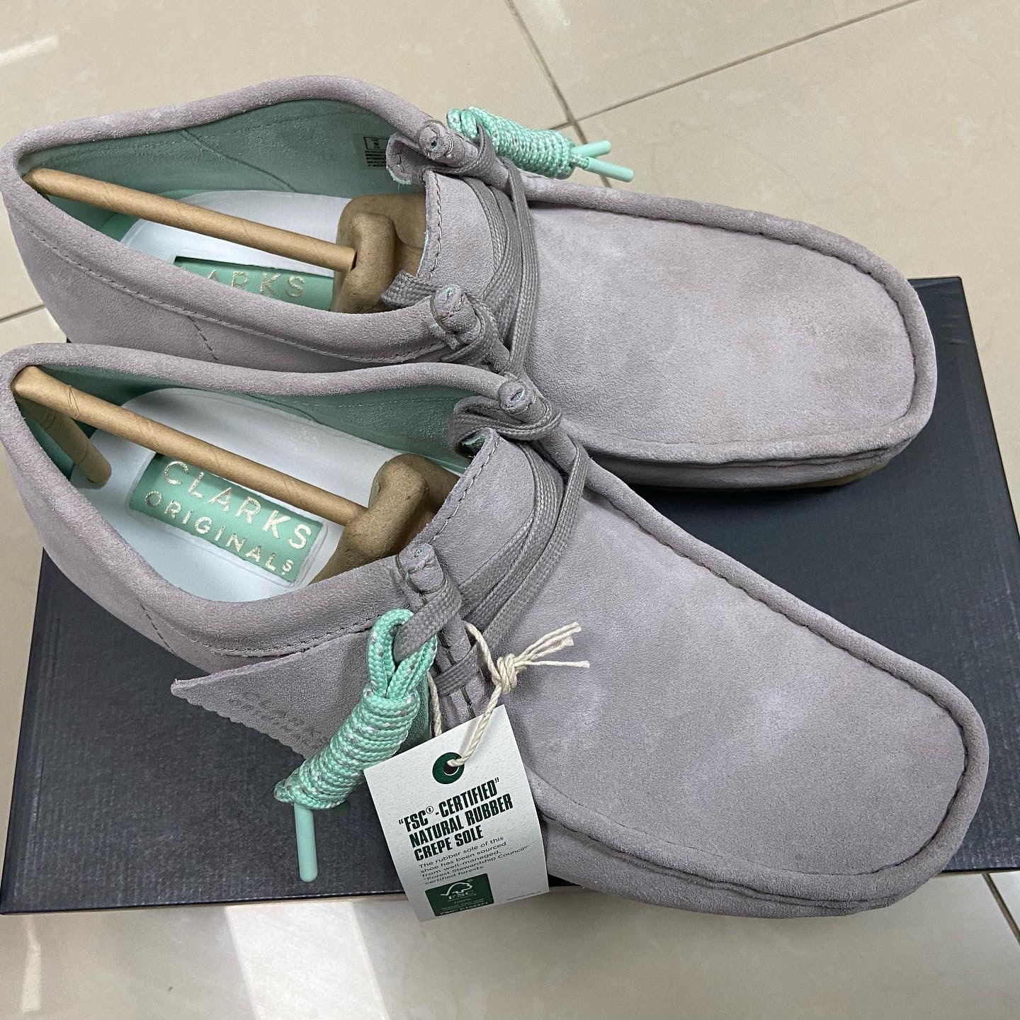 Clarks Wallabee Maple Suede 착용 스타일 - 1