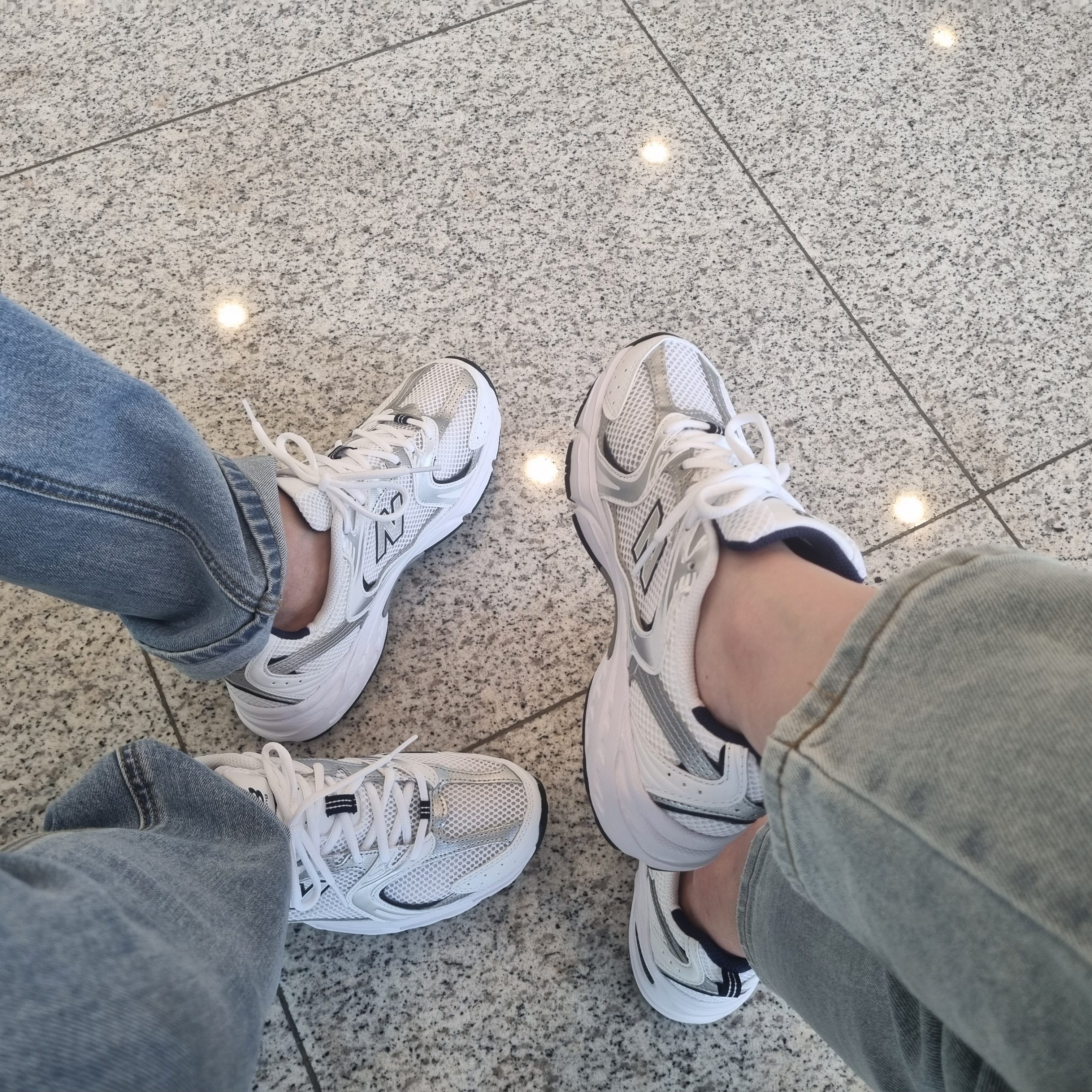 New Balance 530 White 착용 스타일