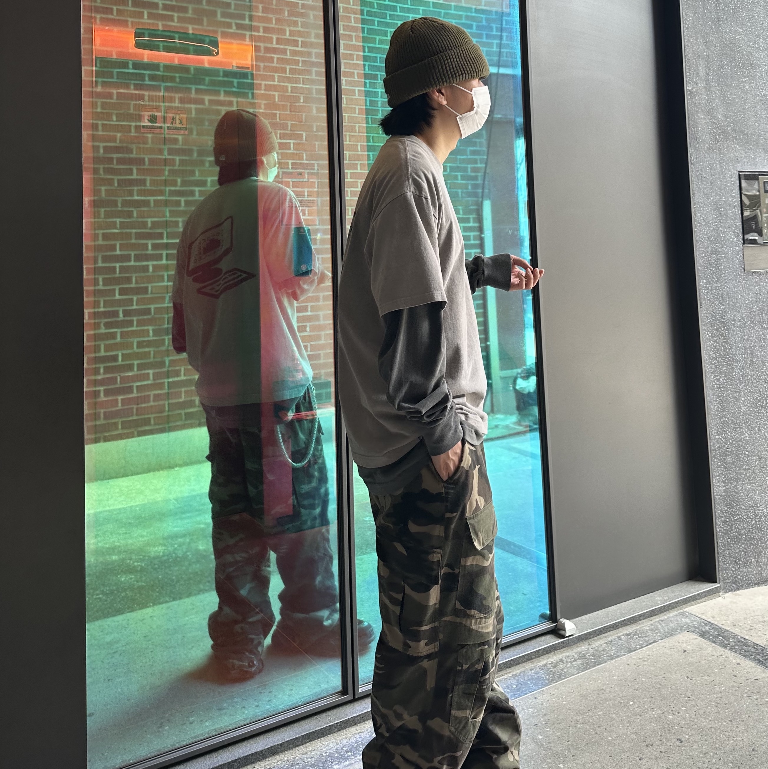 Project G/R Tactical Cargo Pants Camo, Balenciaga Triple S Black 착용 스타일 - 3
