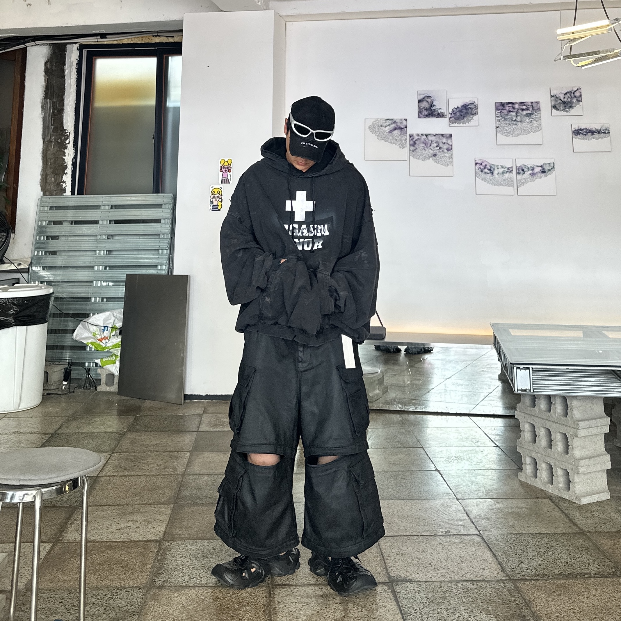 Project G/R Verified Orgasm Donor Hoodie Dirty Black, Balenciaga HD Lace-Up Sneakers Black 착용 스타일