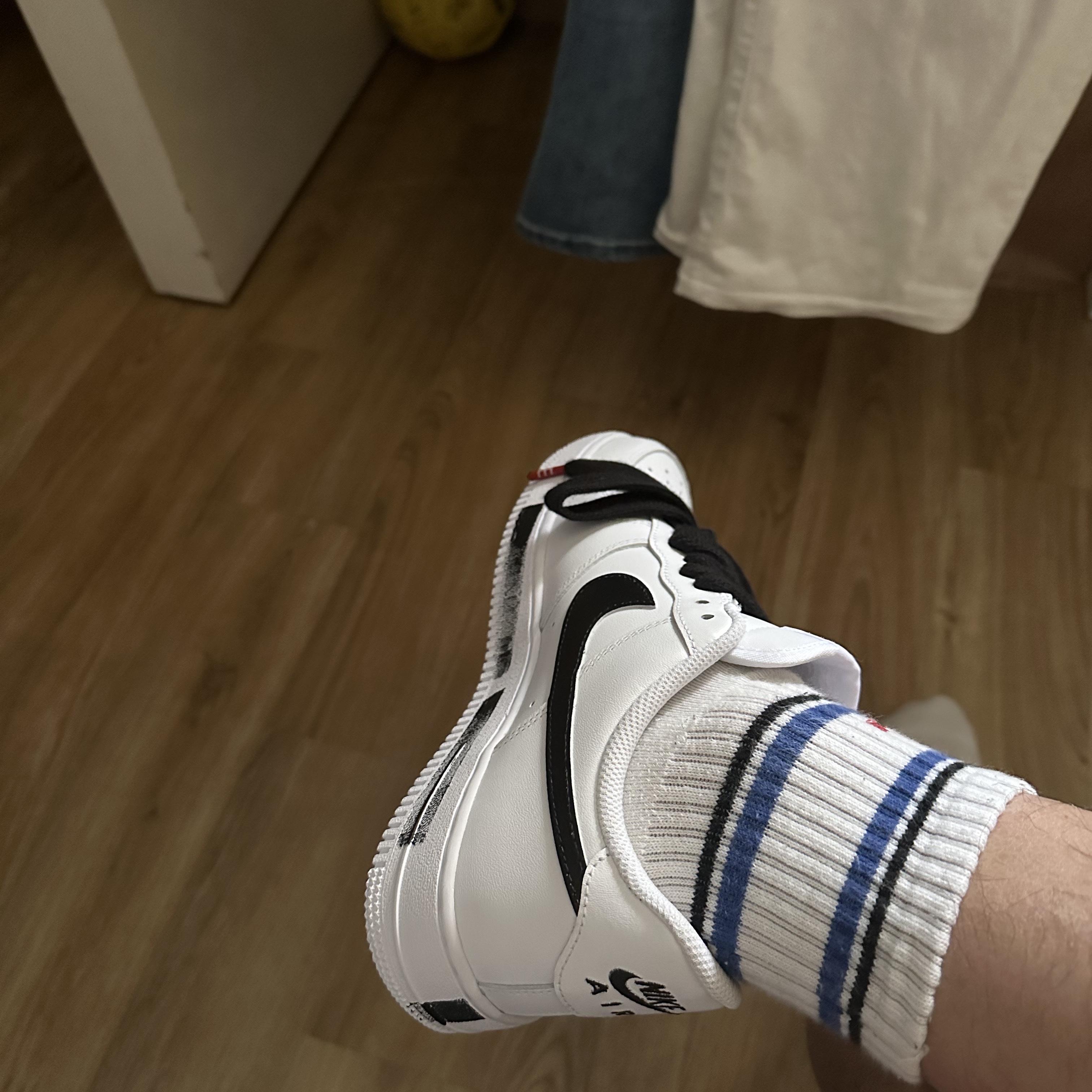 Nike Air Force 1 '07 Low White 착용 스타일 - 3