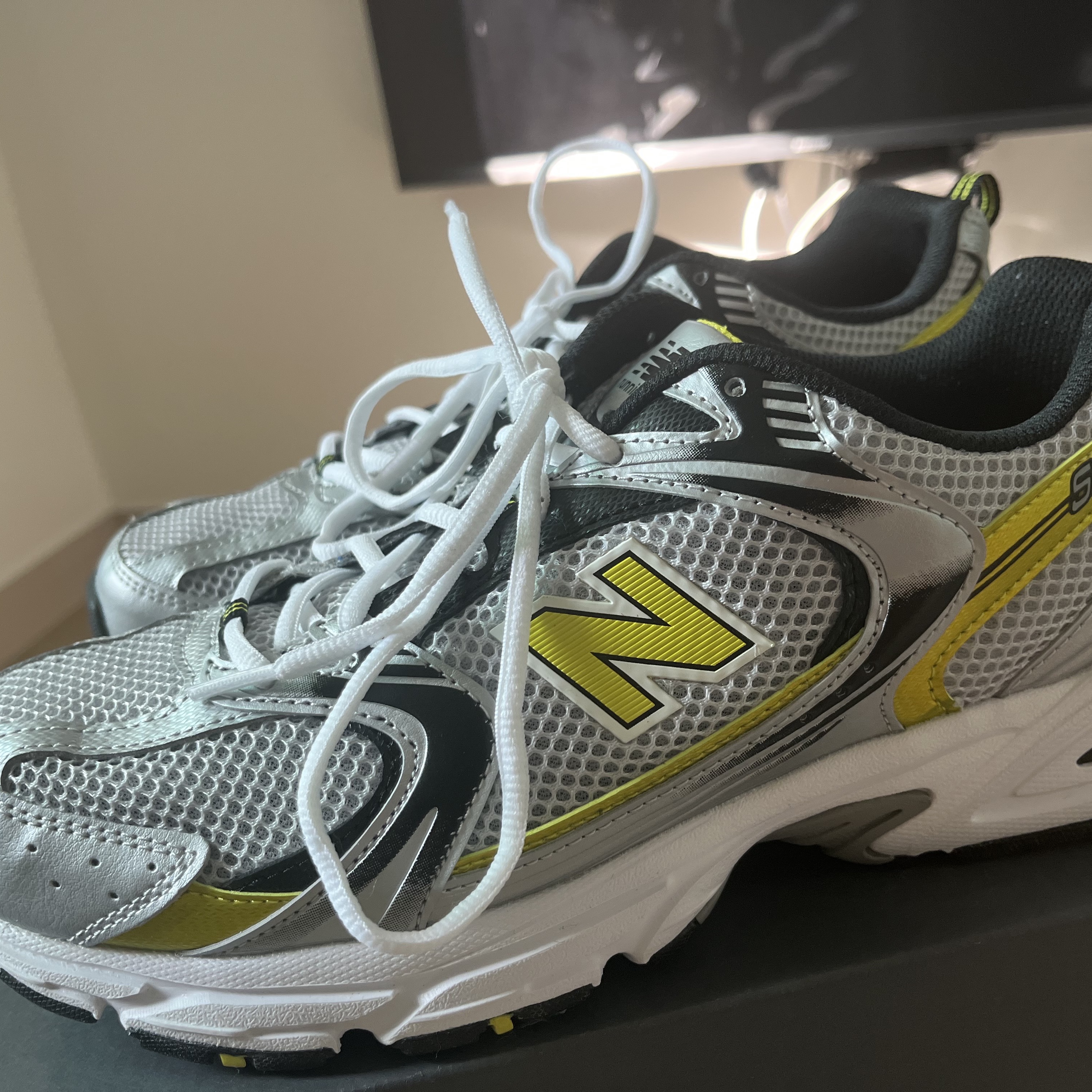 New Balance 530 Silver 착용 스타일