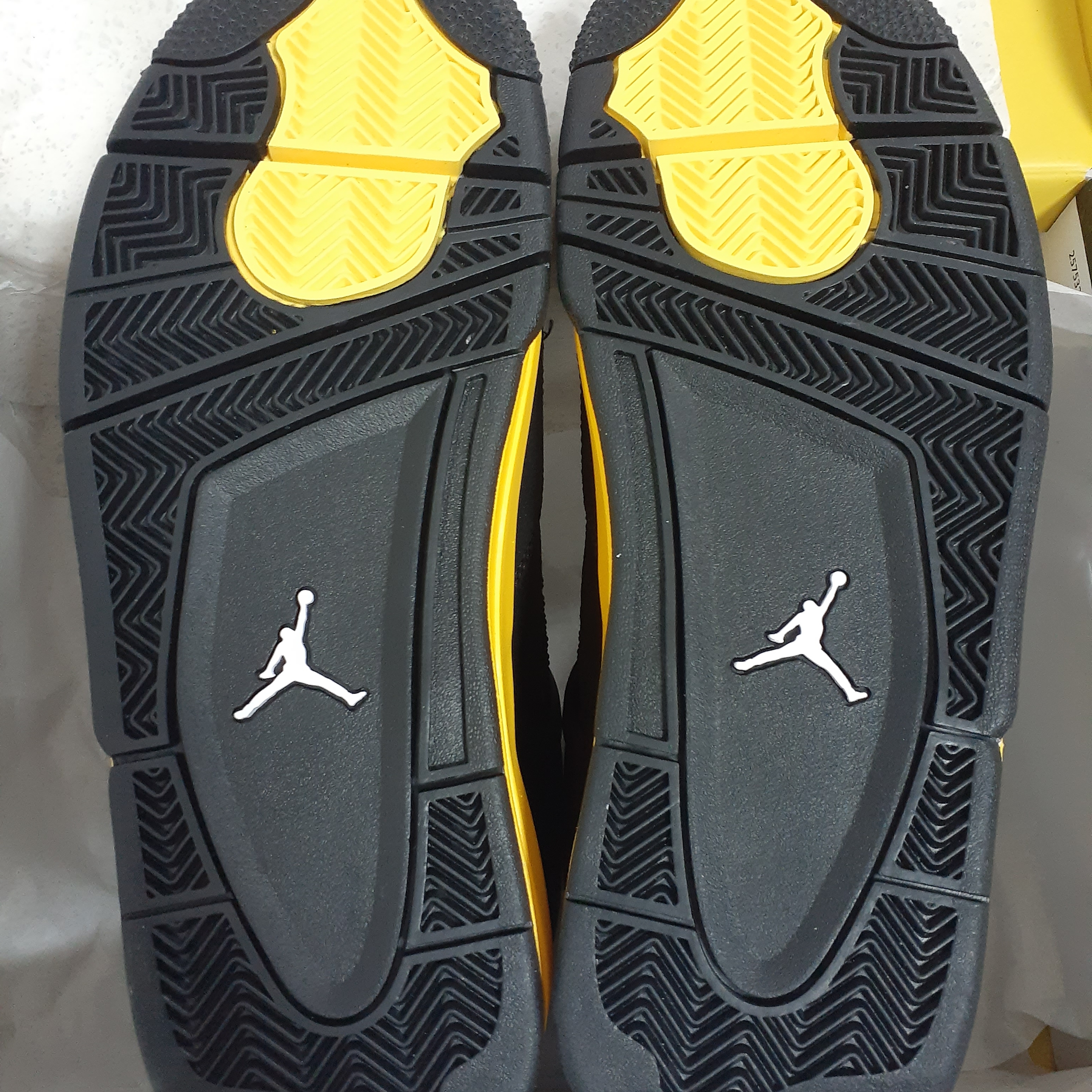 Jordan 4 Retro Thunder 2023 착용 스타일