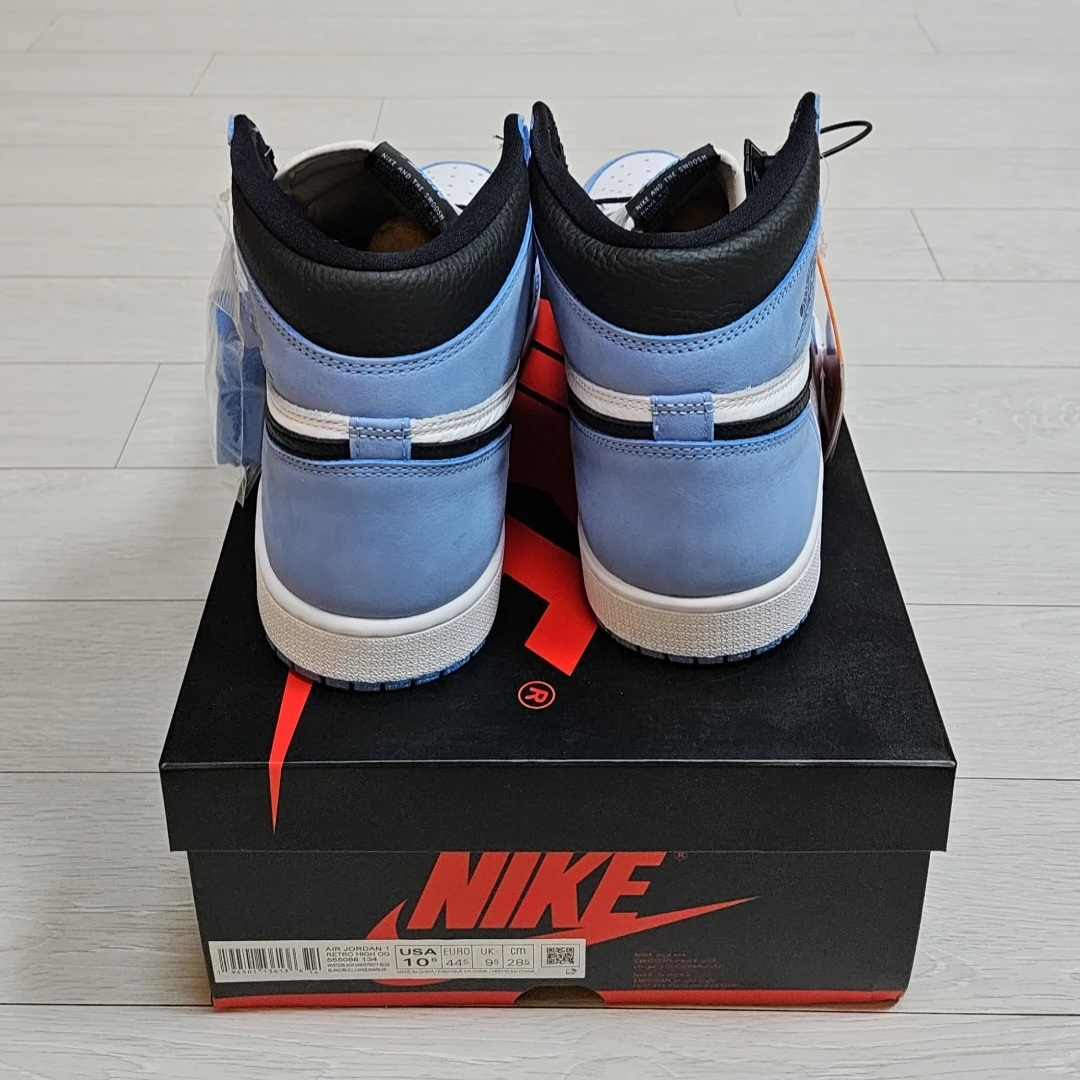 Jordan 1 Retro High OG University Blue 착용 스타일 - 3