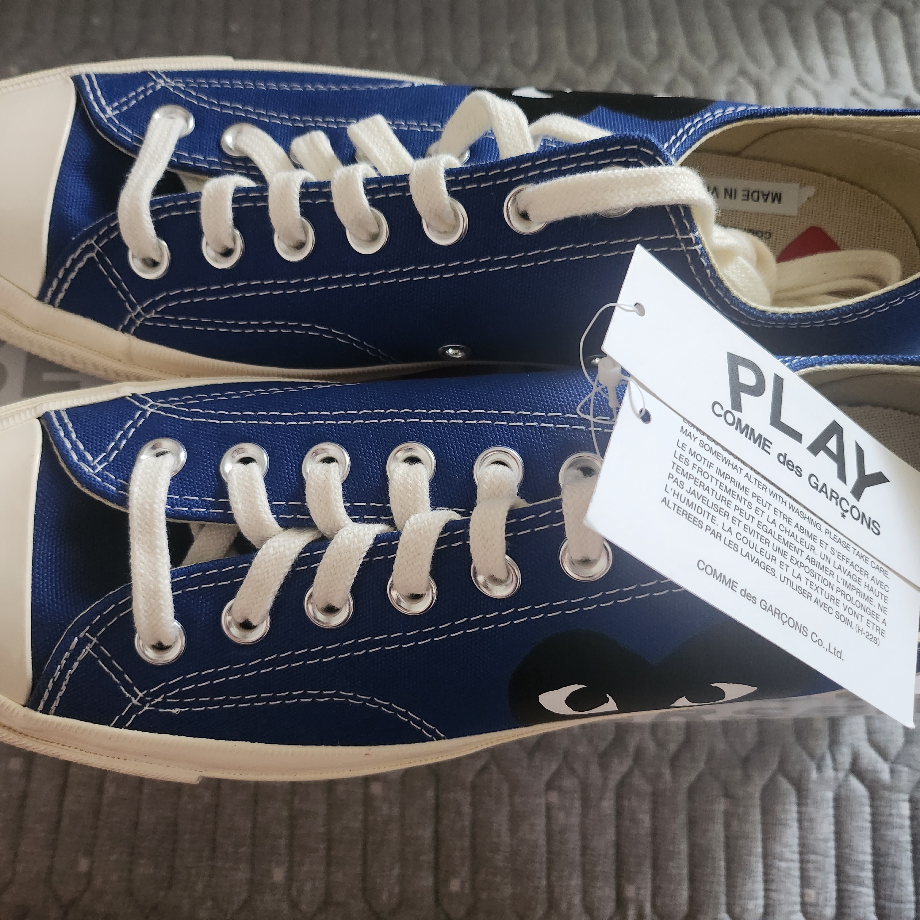 Converse x Play Comme des Garcons Chuck 70 Ox Blue Quartz 착용 스타일 - 3