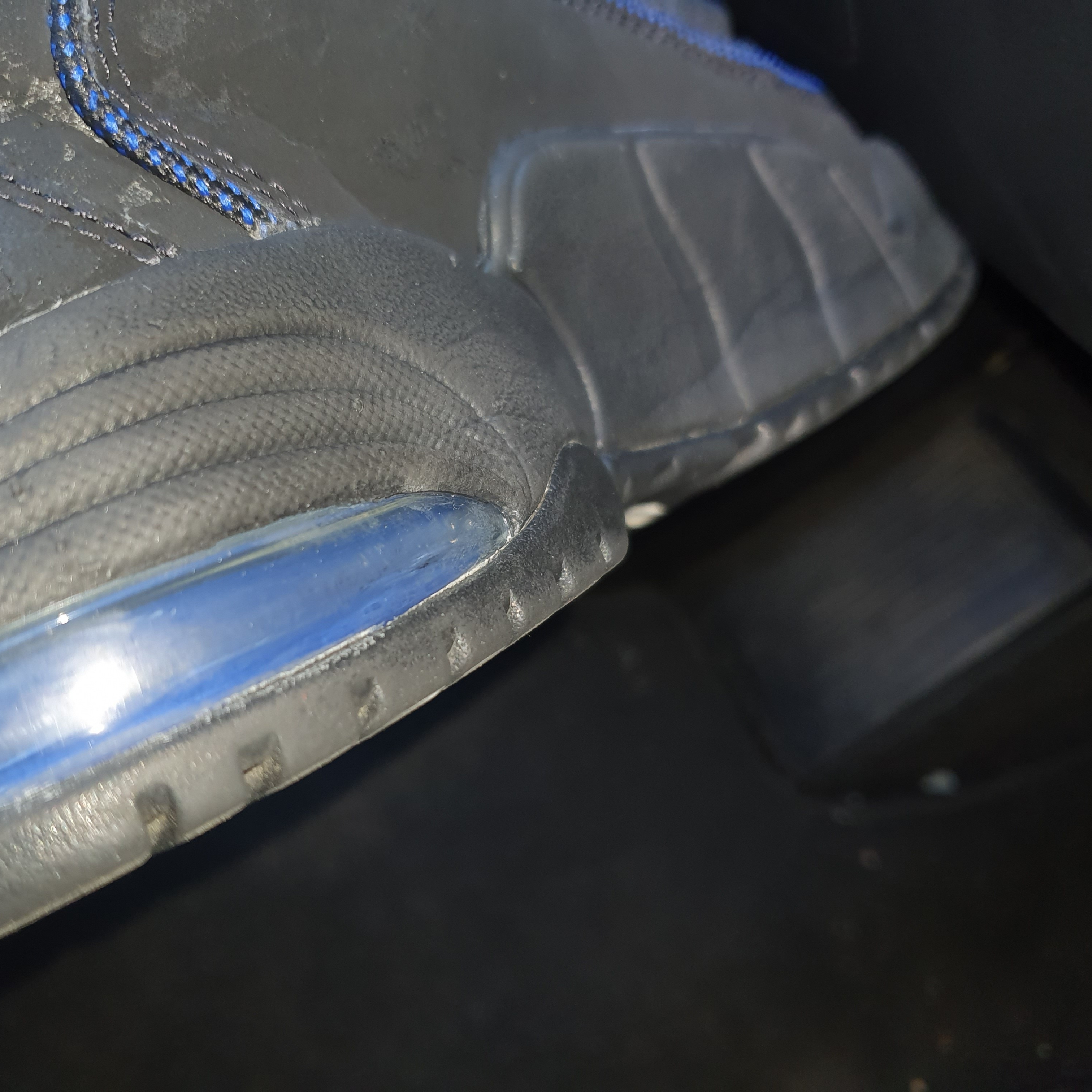 Nike Air Max Penny Black and Metallic Silver 착용 스타일 - 2