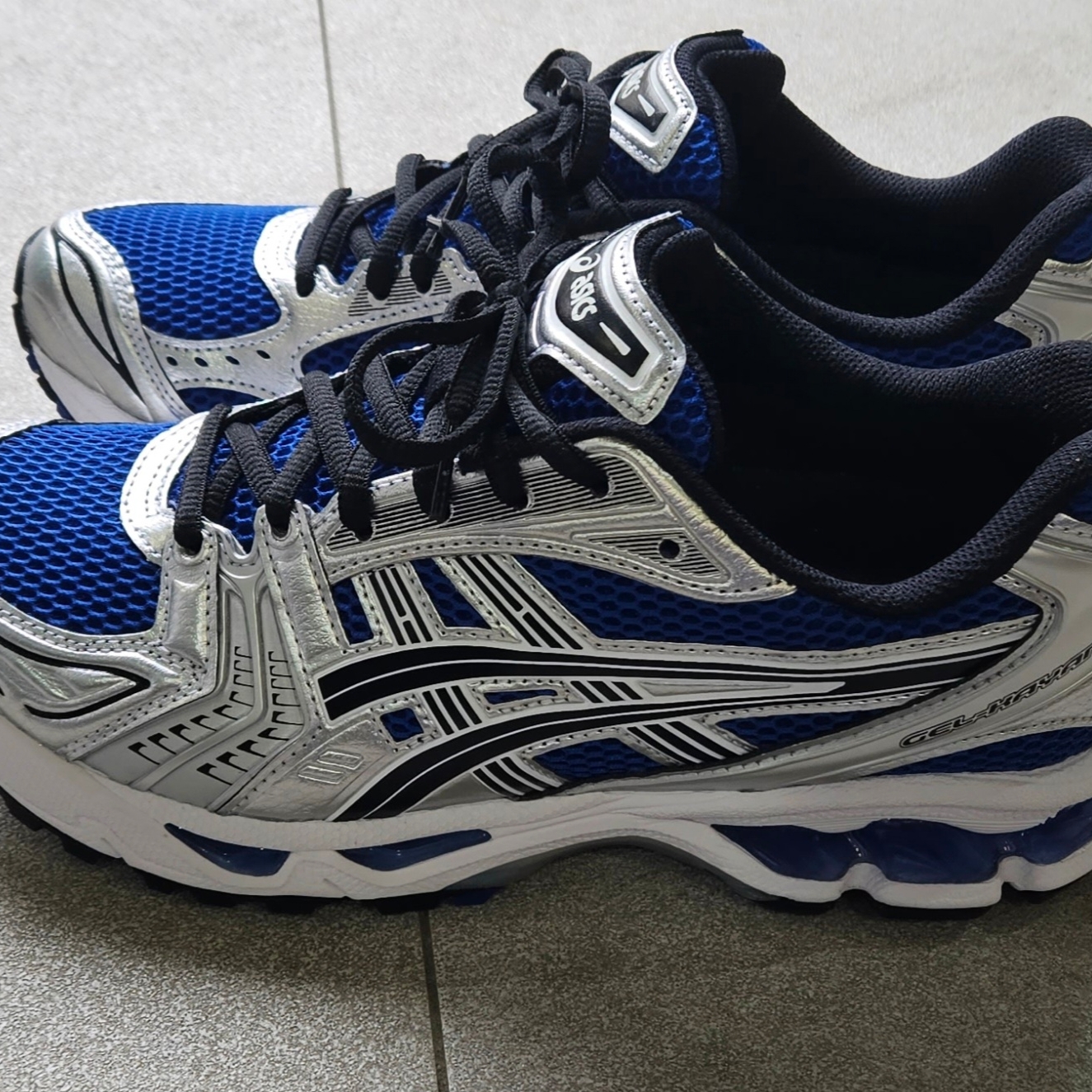 Asics Gel-Kayano 14 Monaco Blue Black 착용 스타일