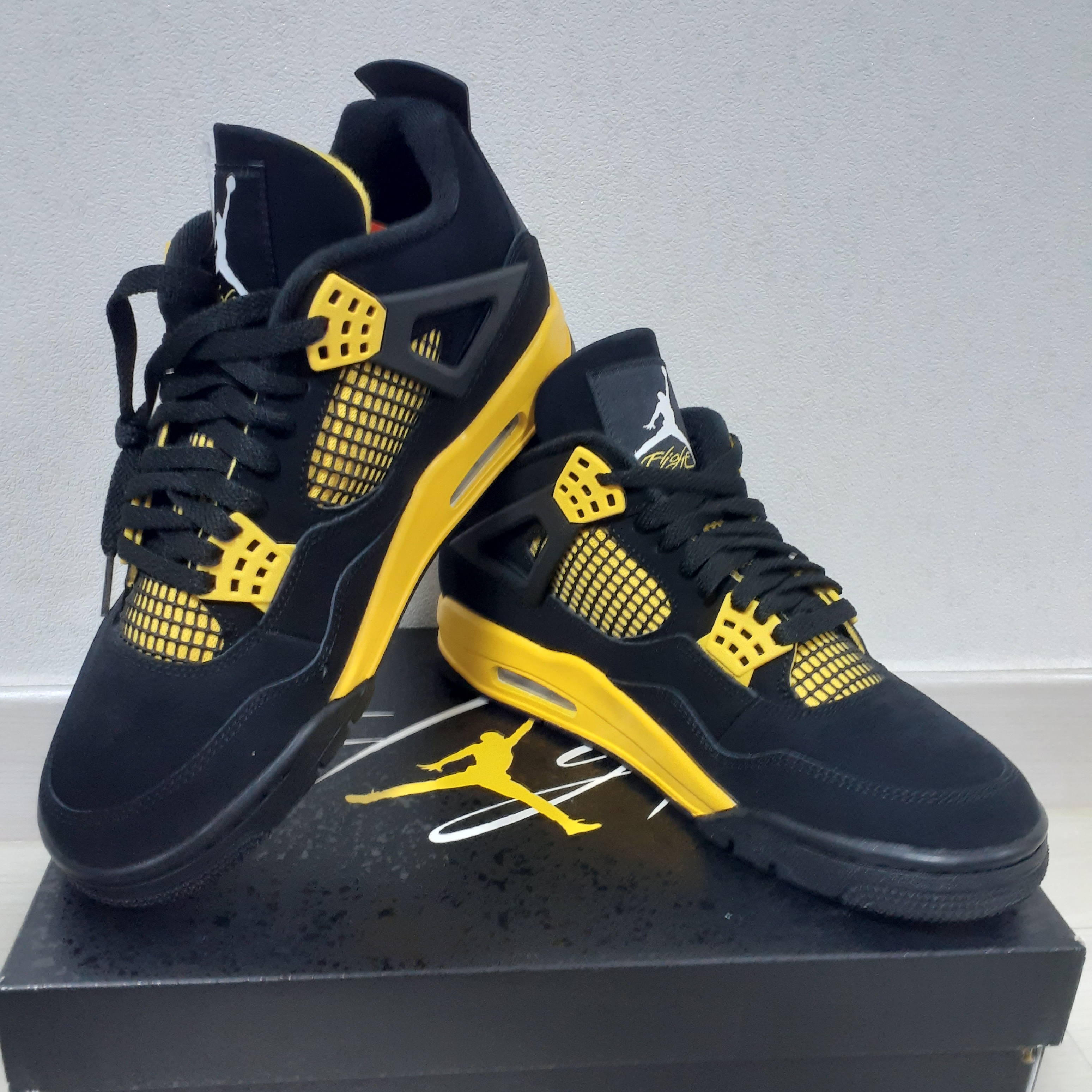 Jordan 4 Retro Thunder 2023 착용 스타일